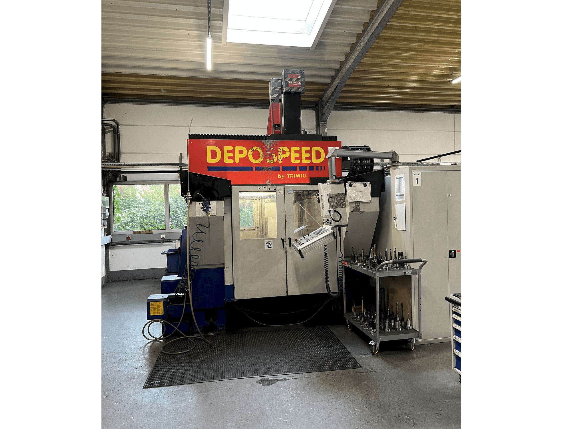 Frontansicht der TRIMILL 1011 Depo Speed Maschine