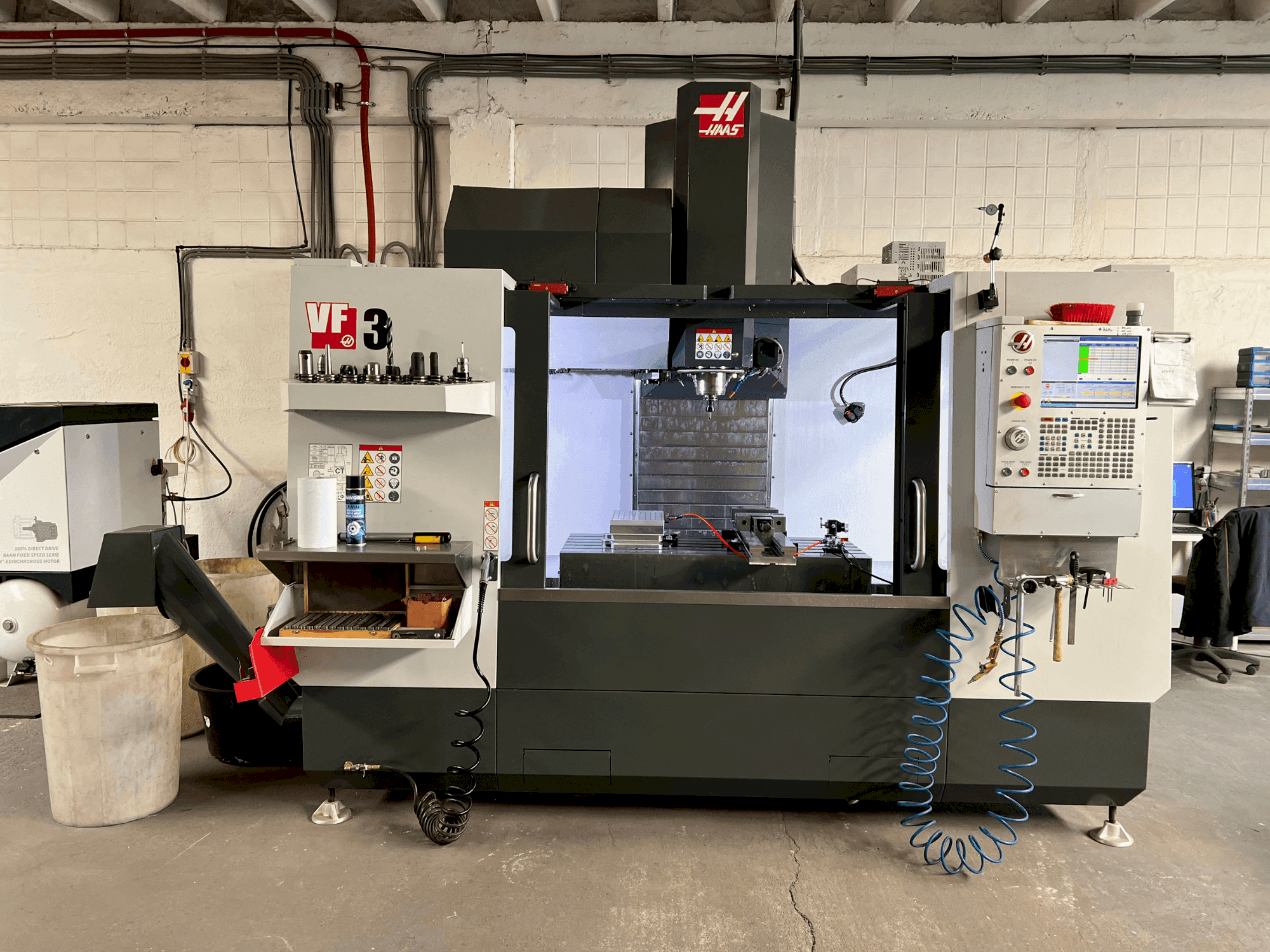 Frontansicht der HAAS VF-3 Maschine
