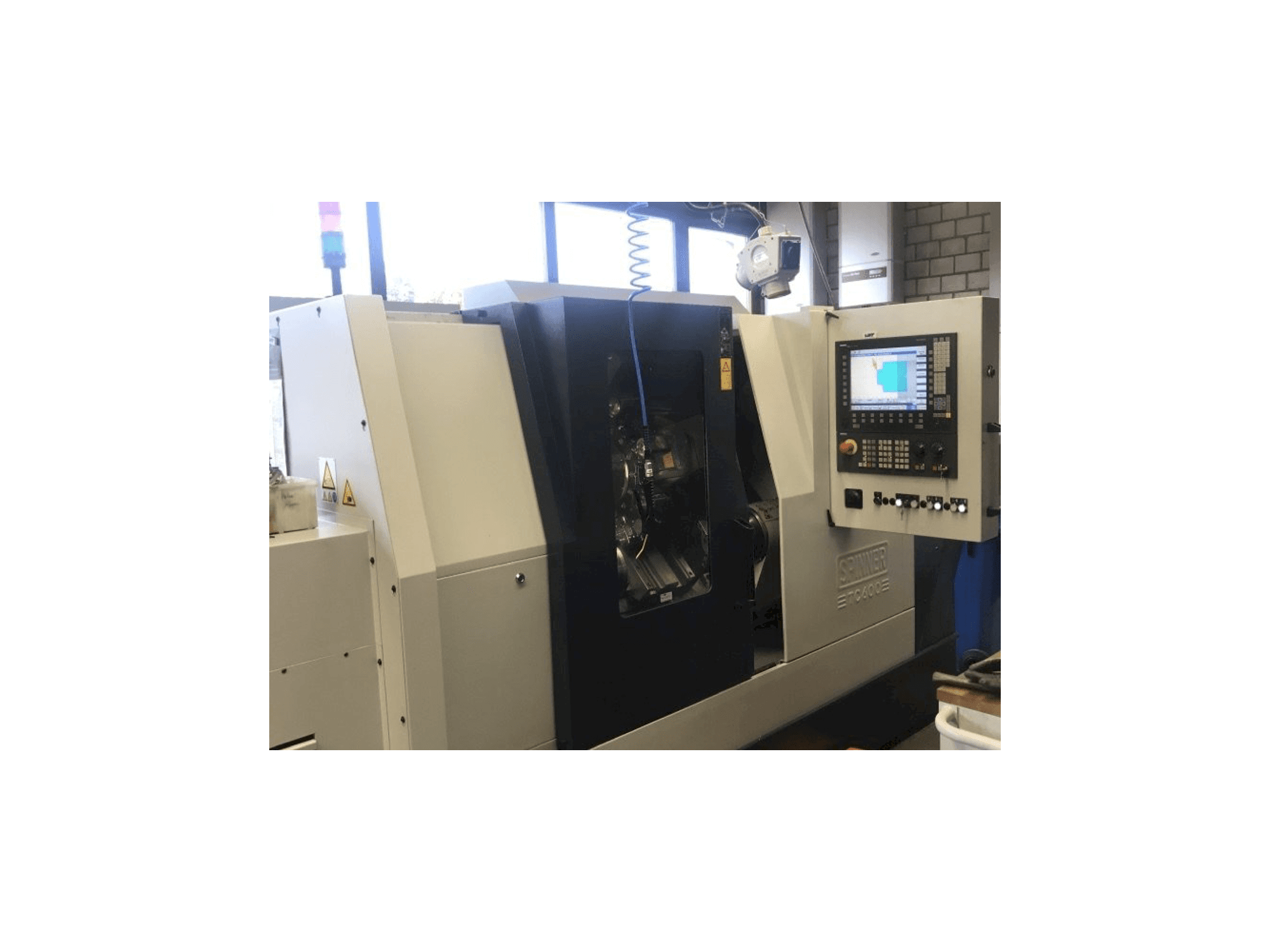 Frontansicht der SPINNER TC600-65SMCY Maschine