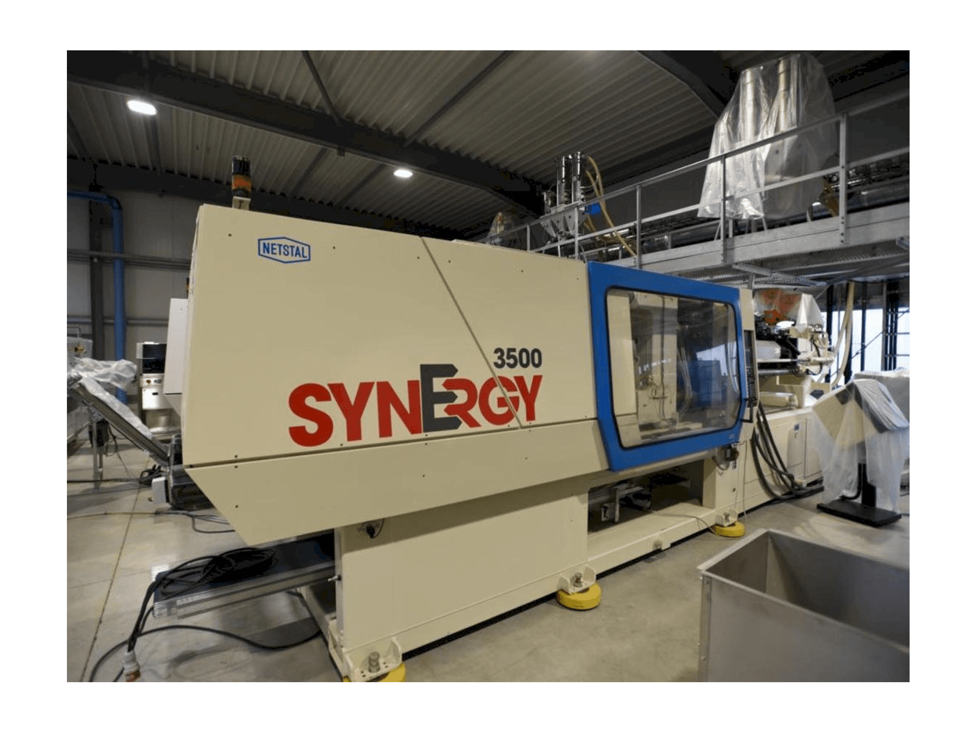 Frontansicht der Netstal SynErgy 3500-1700 Maschine