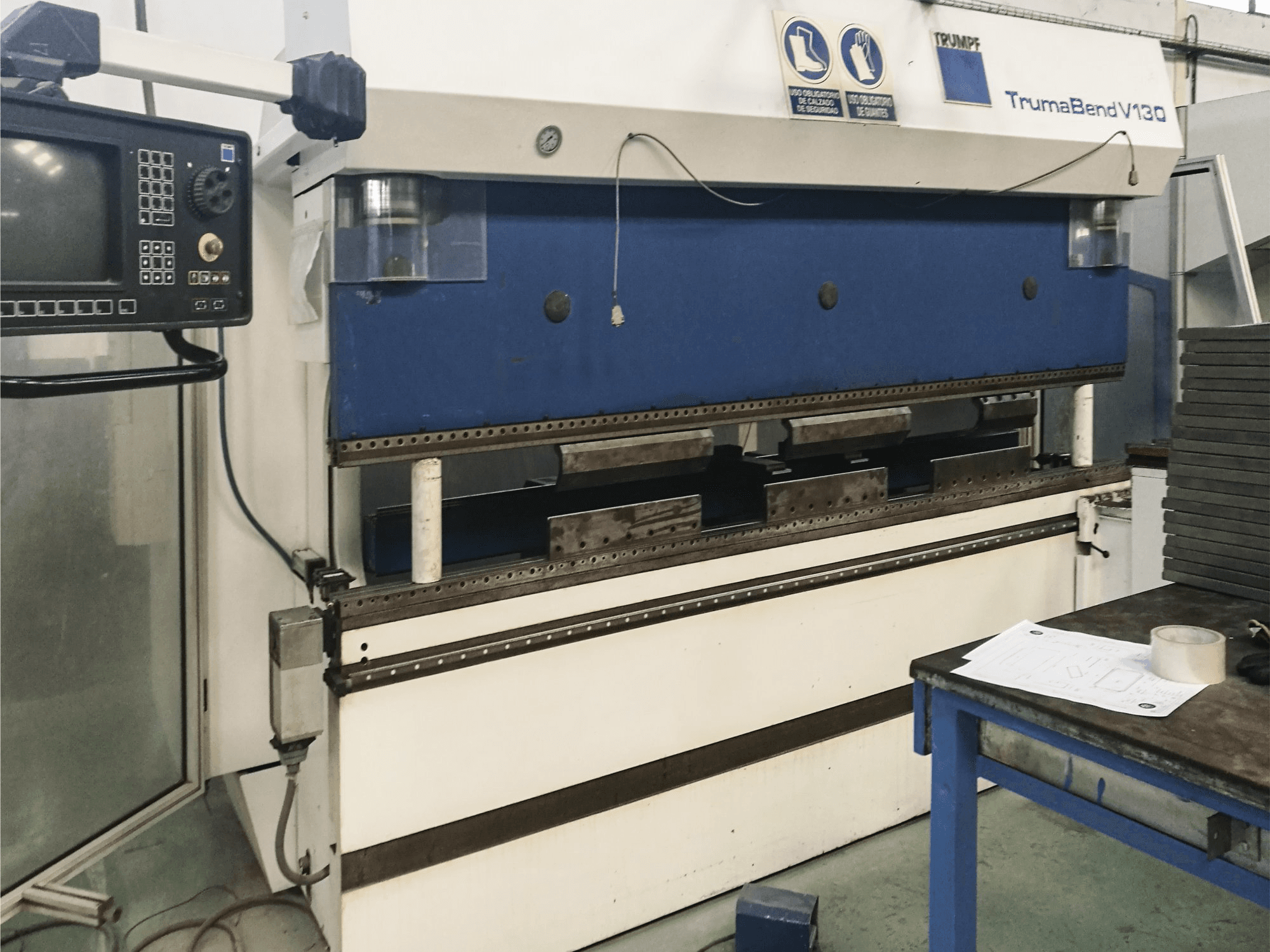 Linke Ansicht der Trumpf TrumaBend V130 Maschine