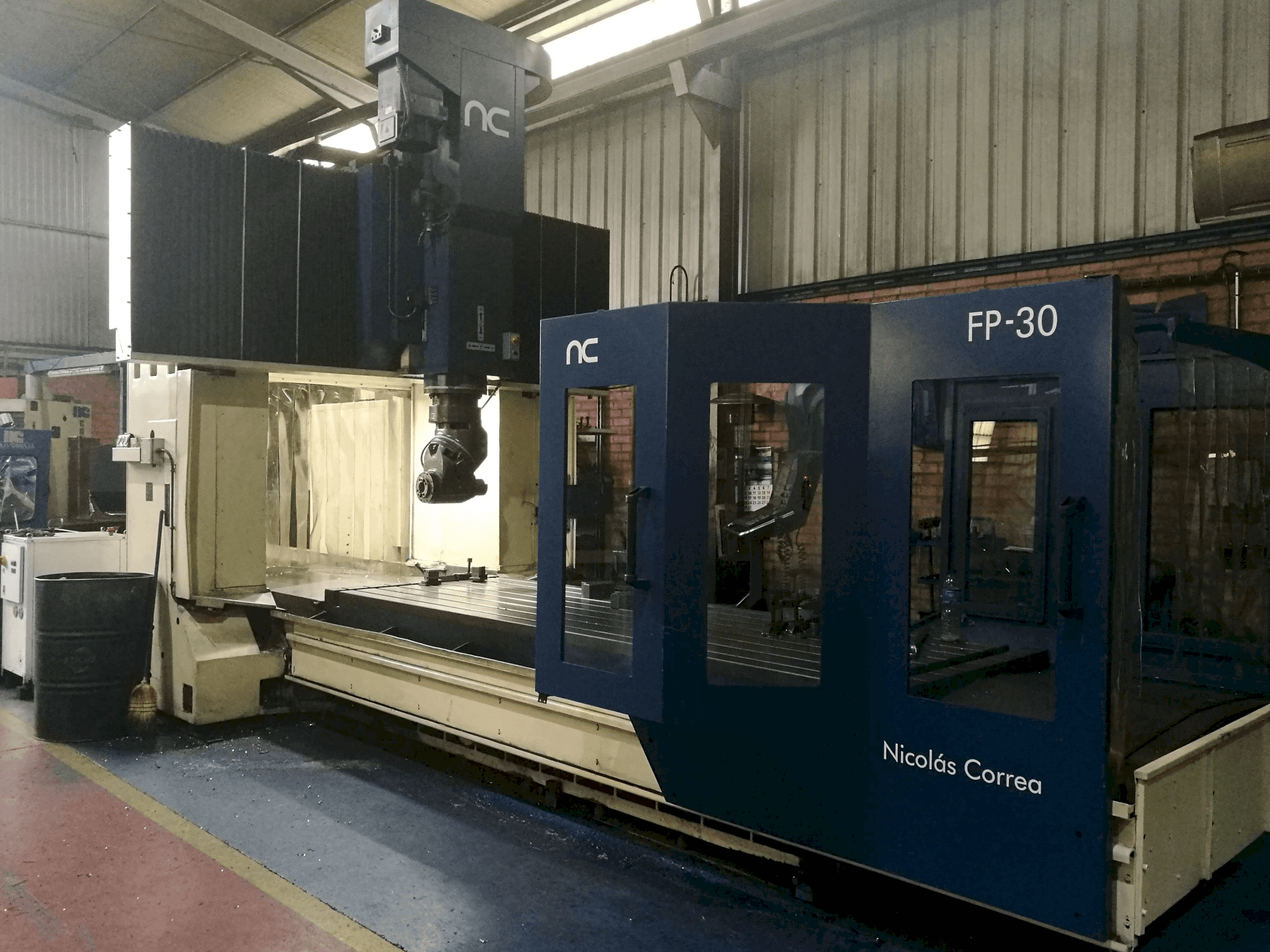 Rechte Ansicht der Correa FP 30/35 Maschine