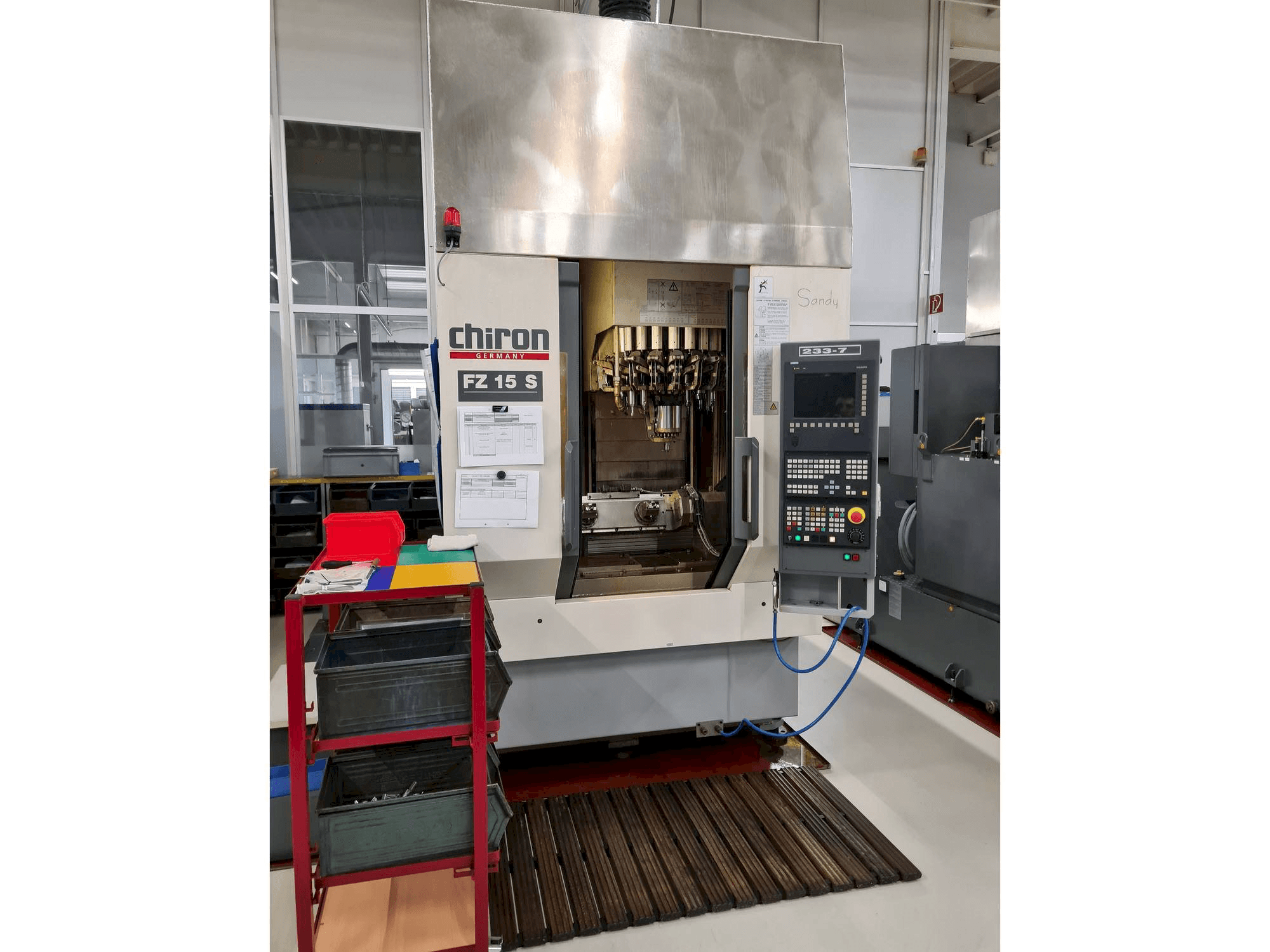 Frontansicht der CHIRON FZ 15 S Maschine