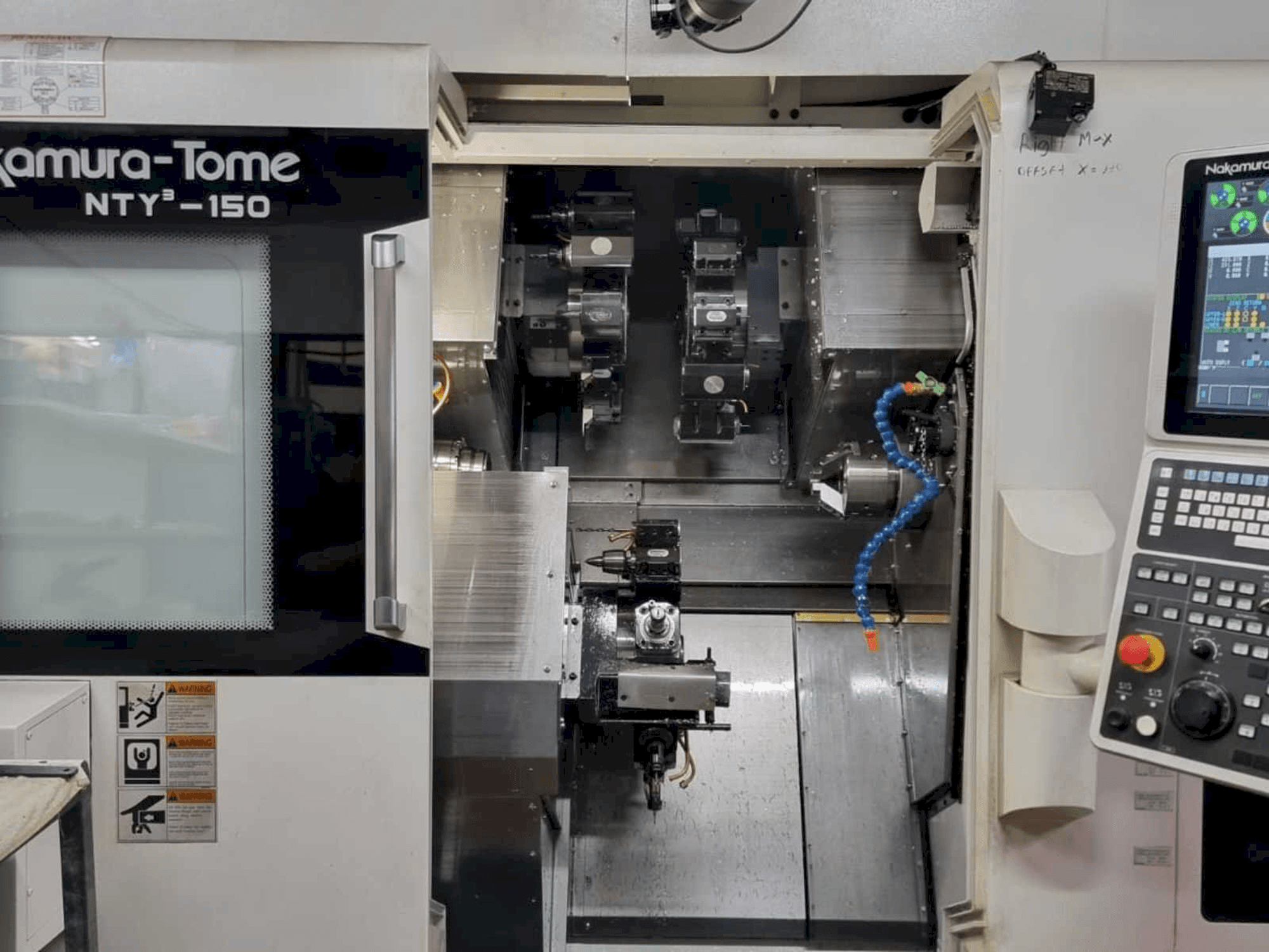 Frontansicht der NAKAMURA-TOME NTY3-150 Maschine