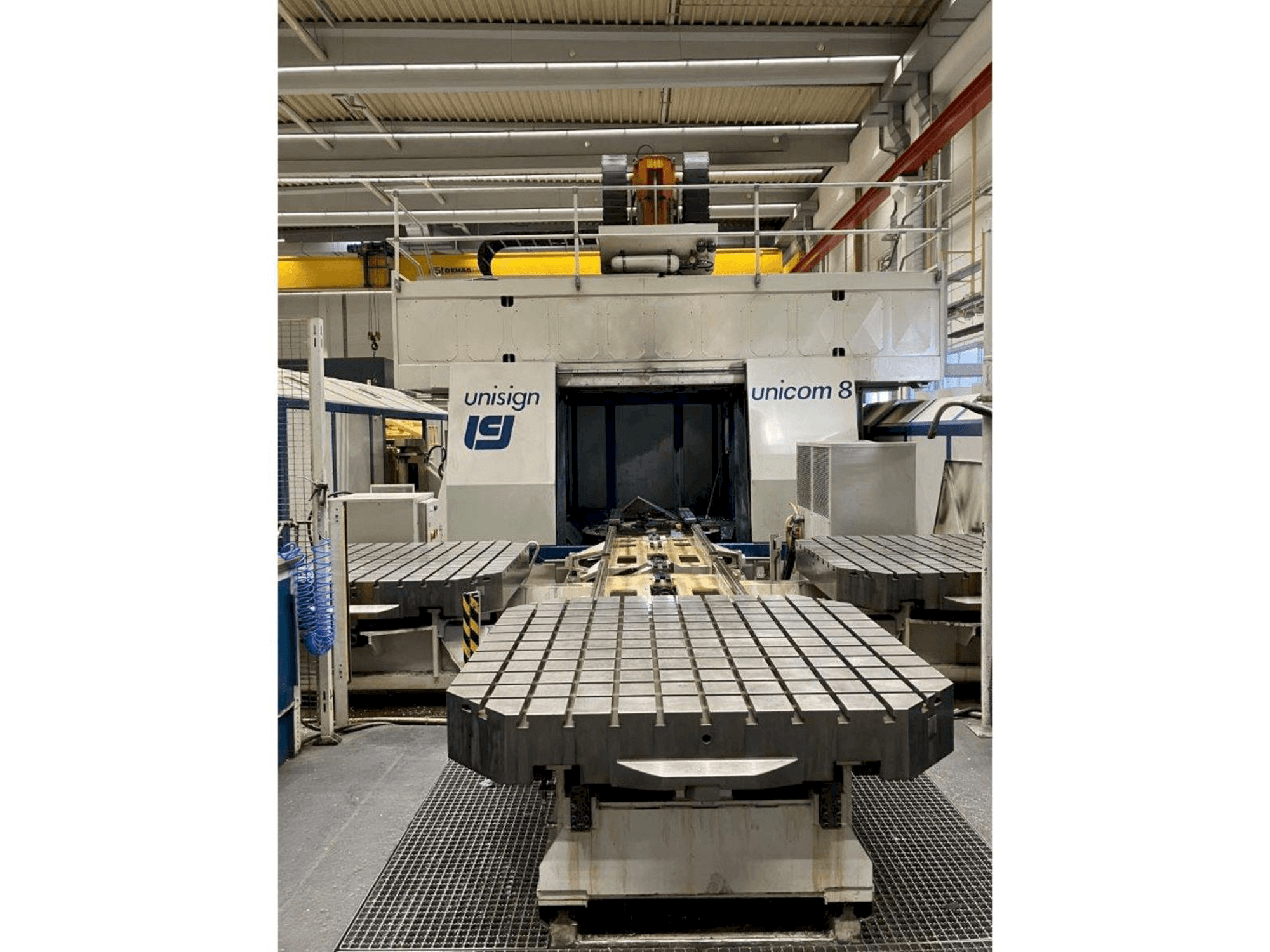 Frontansicht der Unisign Unicom 8 Maschine