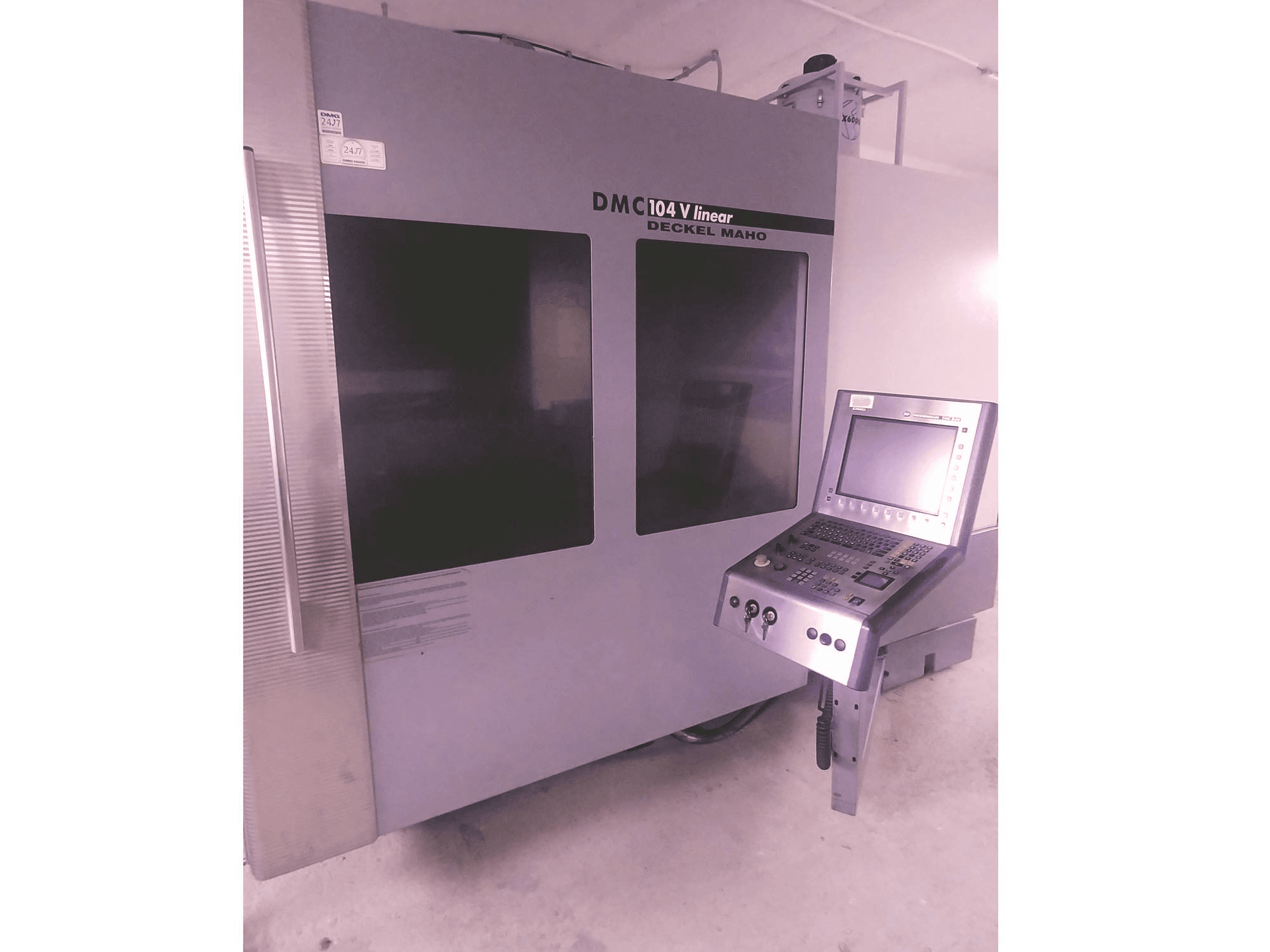 Frontansicht der DECKEL MAHO Dmc 104 V Linear Maschine