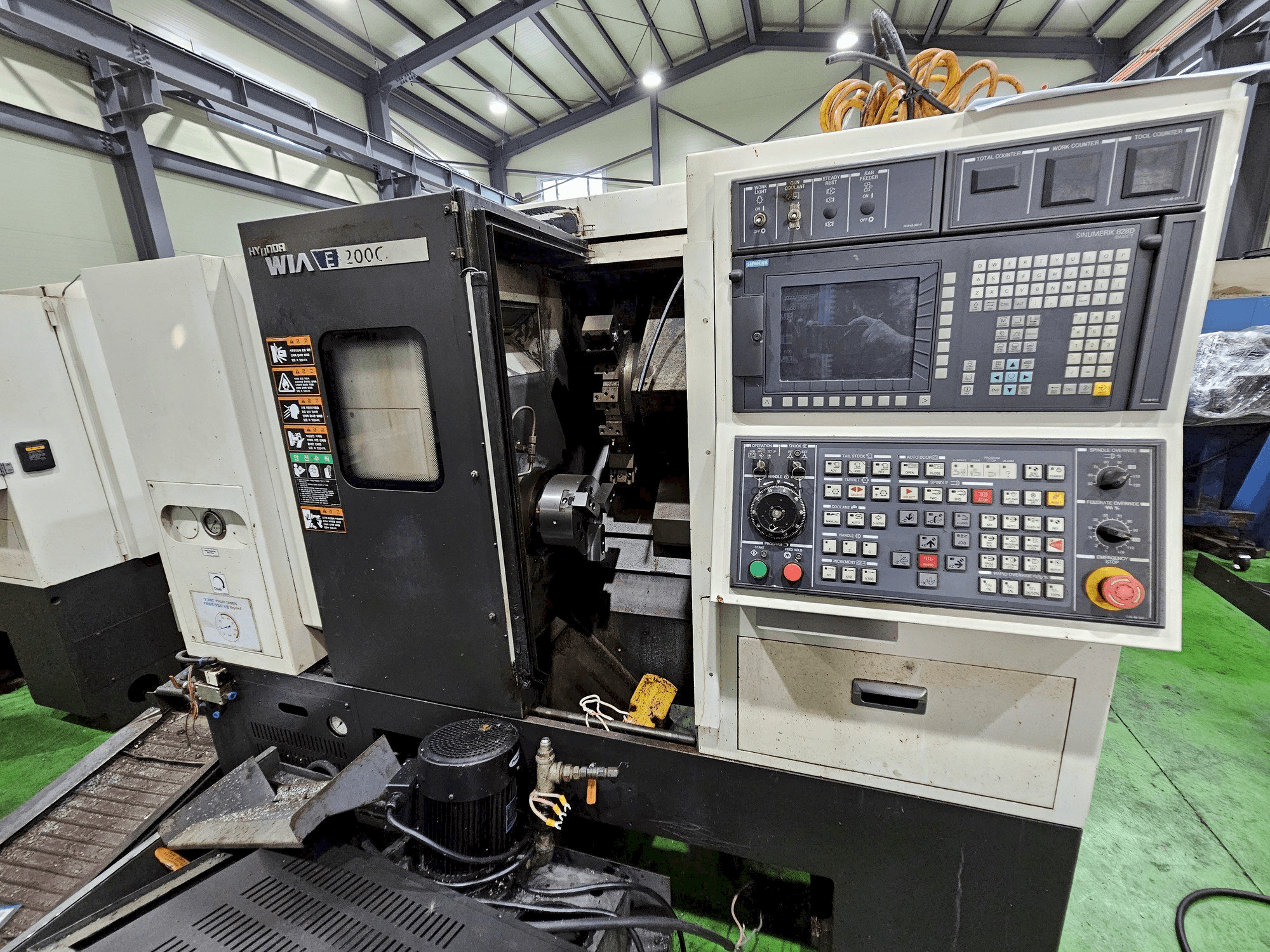 Frontansicht der Hyundai Wia E200C Maschine