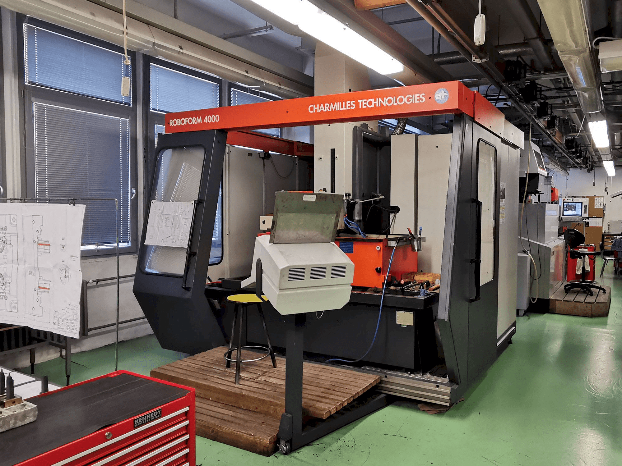 Frontansicht der CHARMILLES Roboform 4000 Maschine