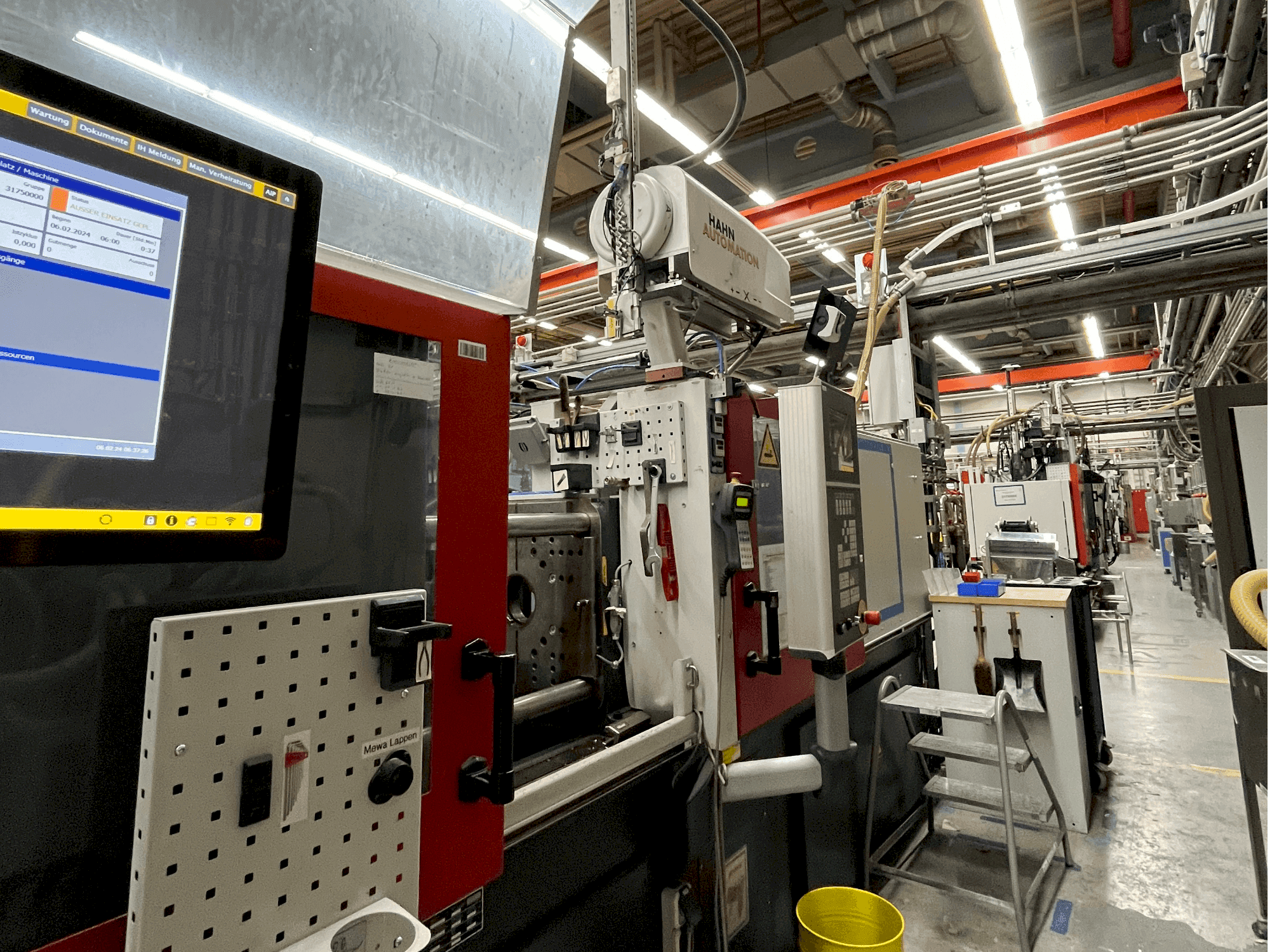 Linke Seitenansicht der FERROMATIK EE 75 Maschine