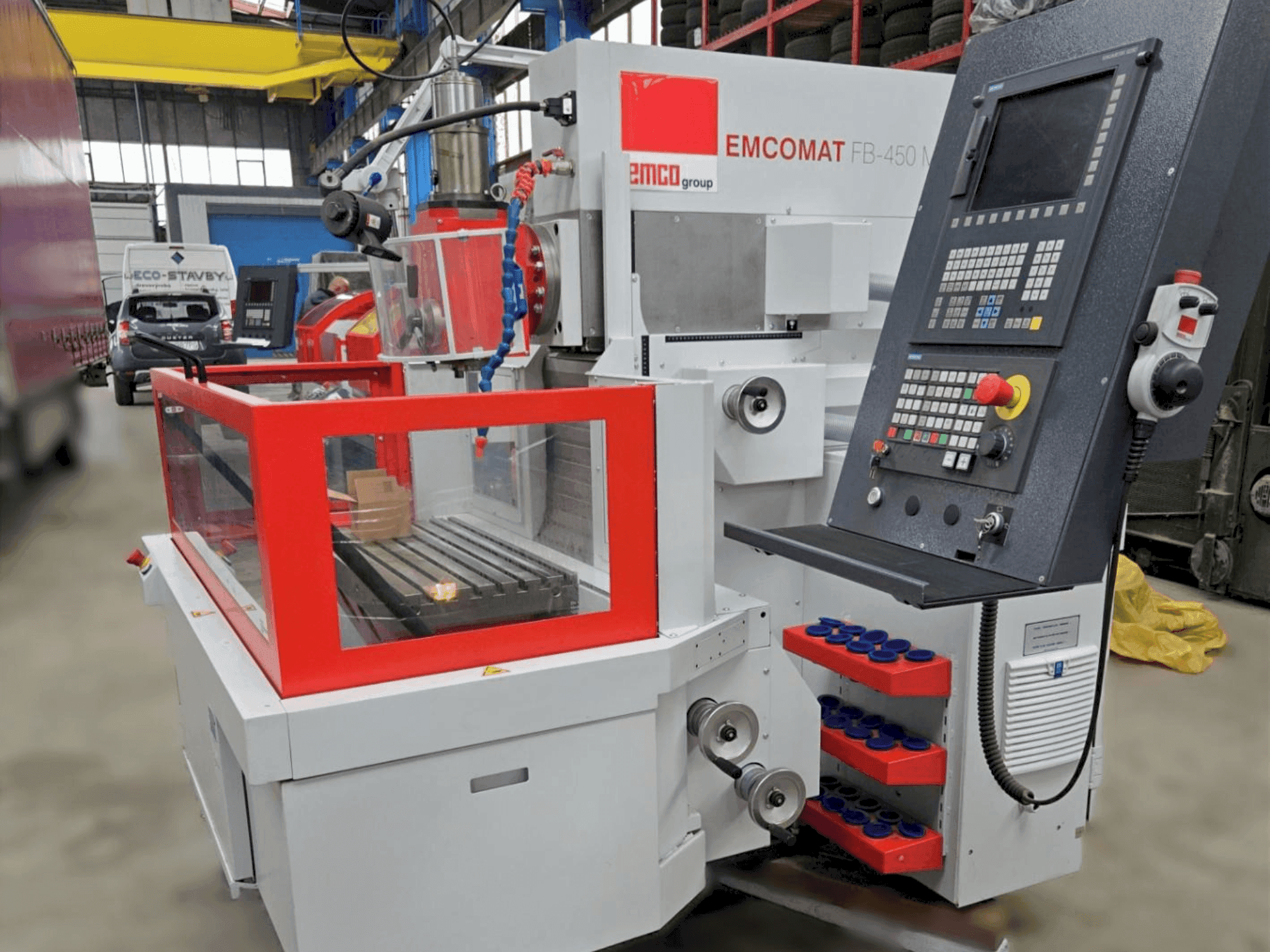 Frontansicht der EMCO Emcomat FB-450 MC Maschine