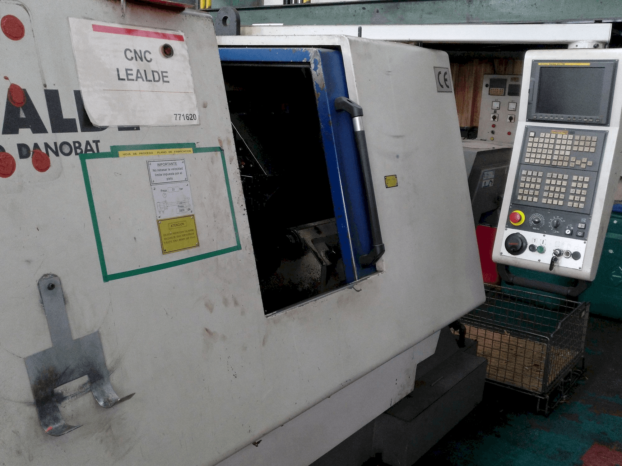 Frontansicht der Lealde TNC 10 Maschine