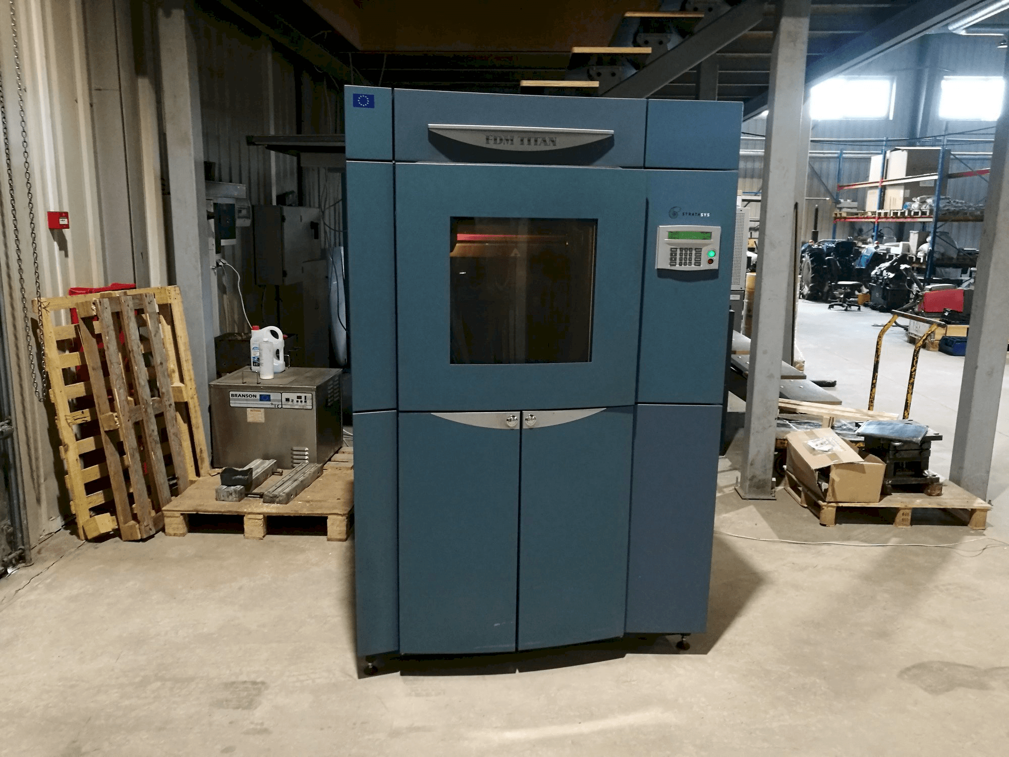 Frontansicht der Stratasys FDM Titan Maschine