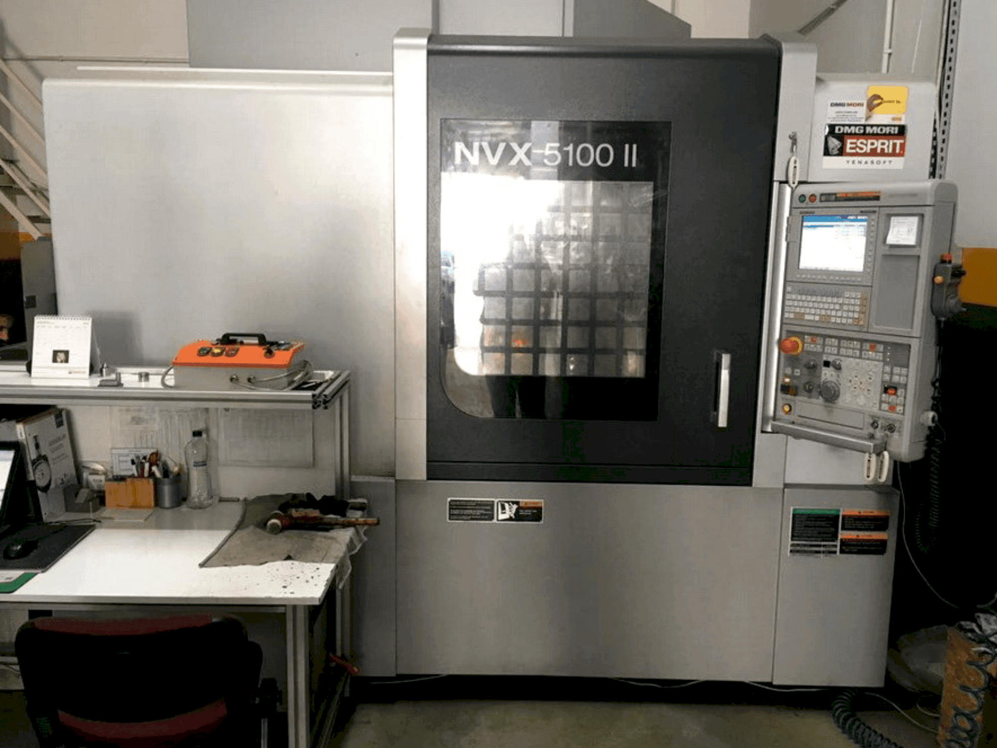 Frontansicht der DMG Mori Seiki NVX-5100 II Maschine