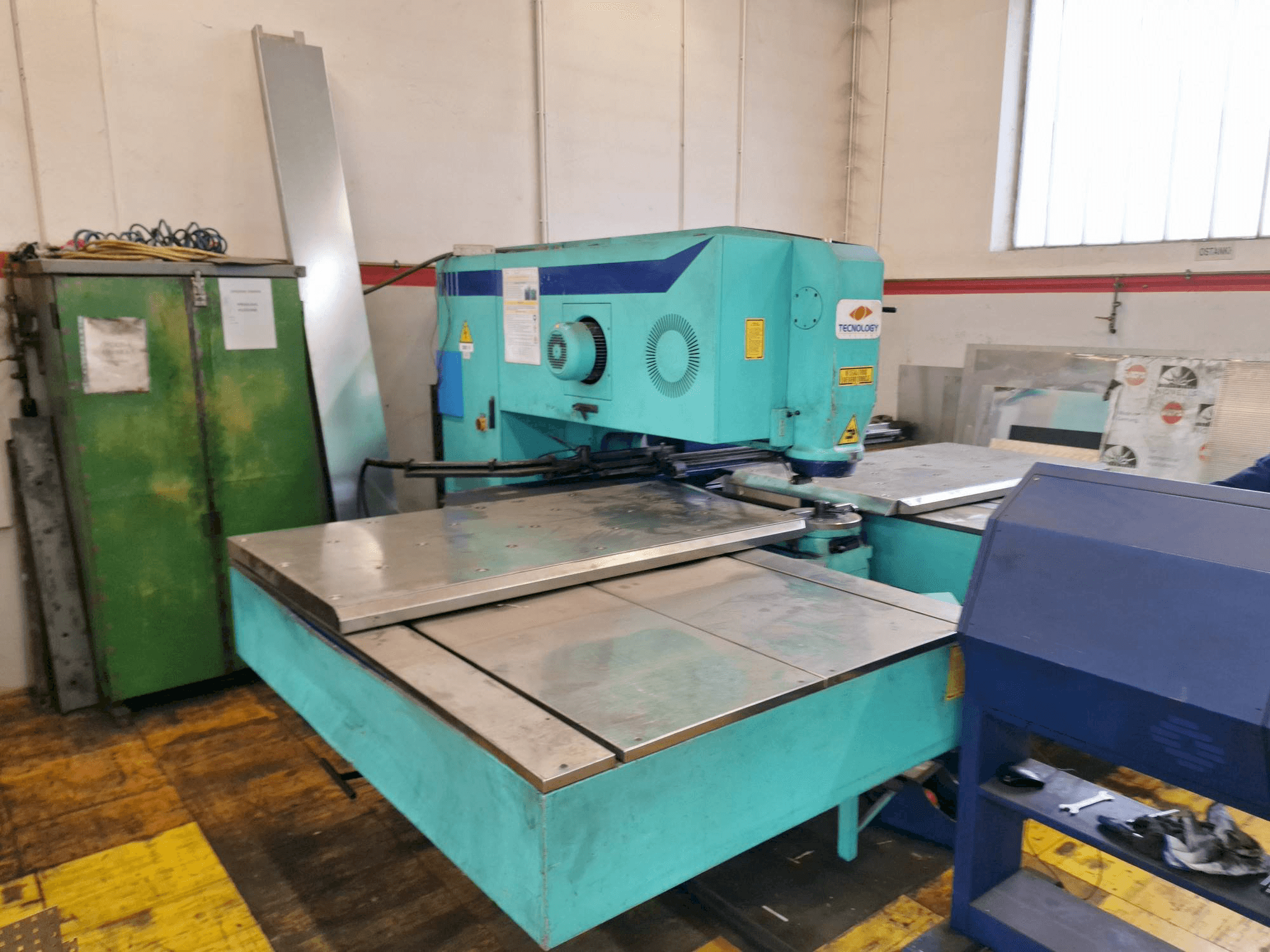 Frontansicht der ITALIAN TECNOLOGY 30 C.S.M. 1000 Maschine