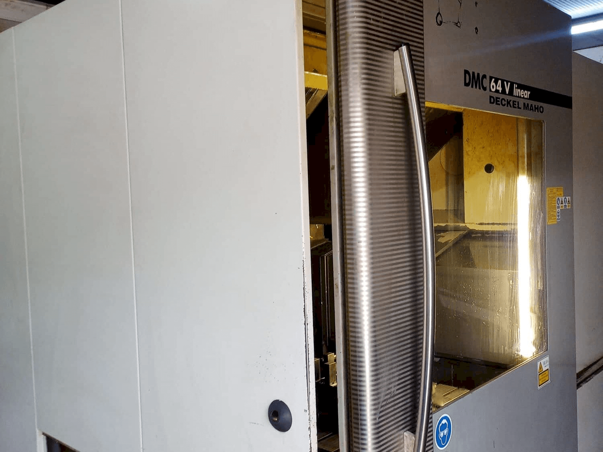 Frontansicht der DECKEL MAHO 64v Linear Maschine