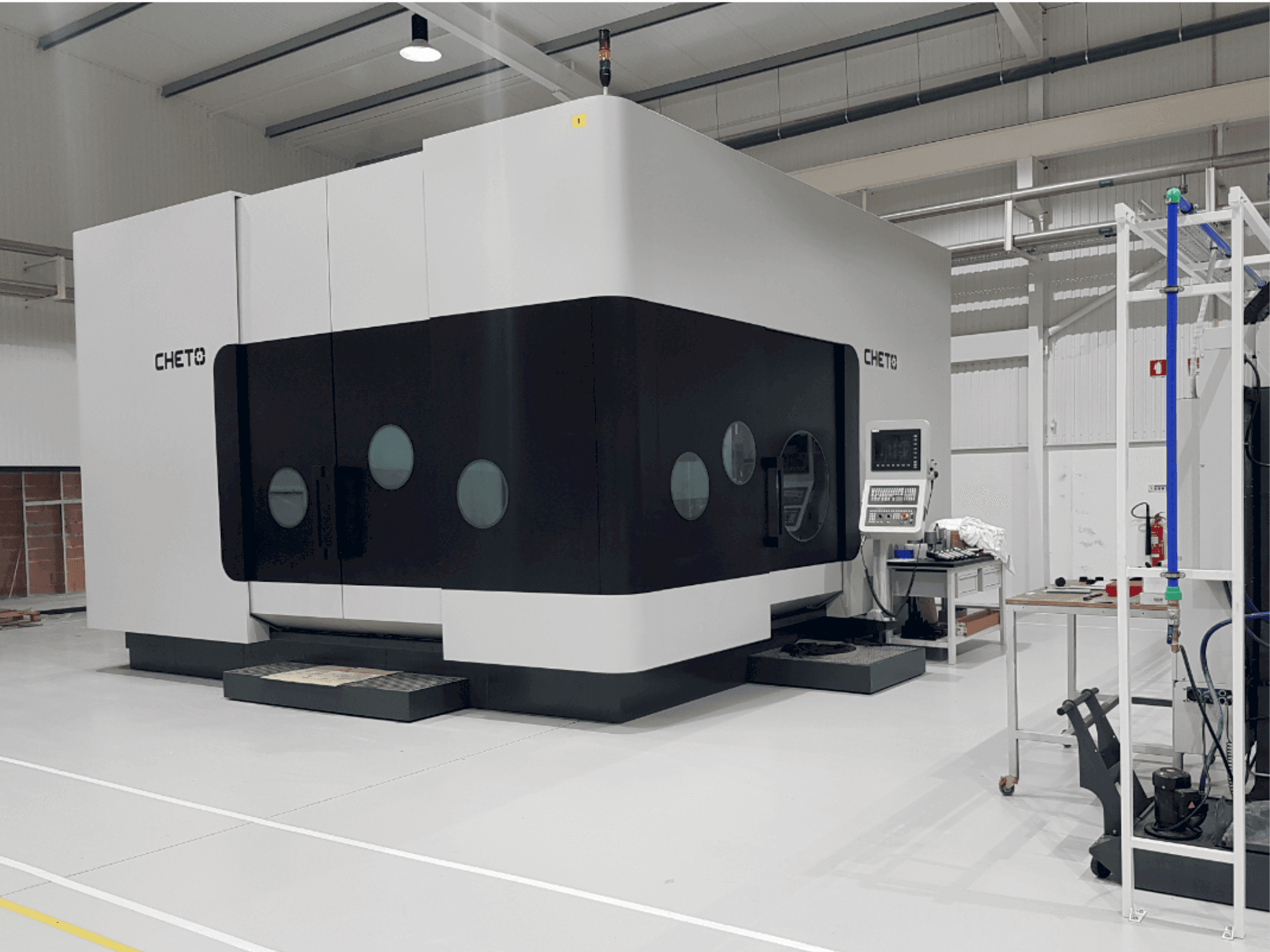 Frontansicht der CHETO IXN2000 (2019) Maschine