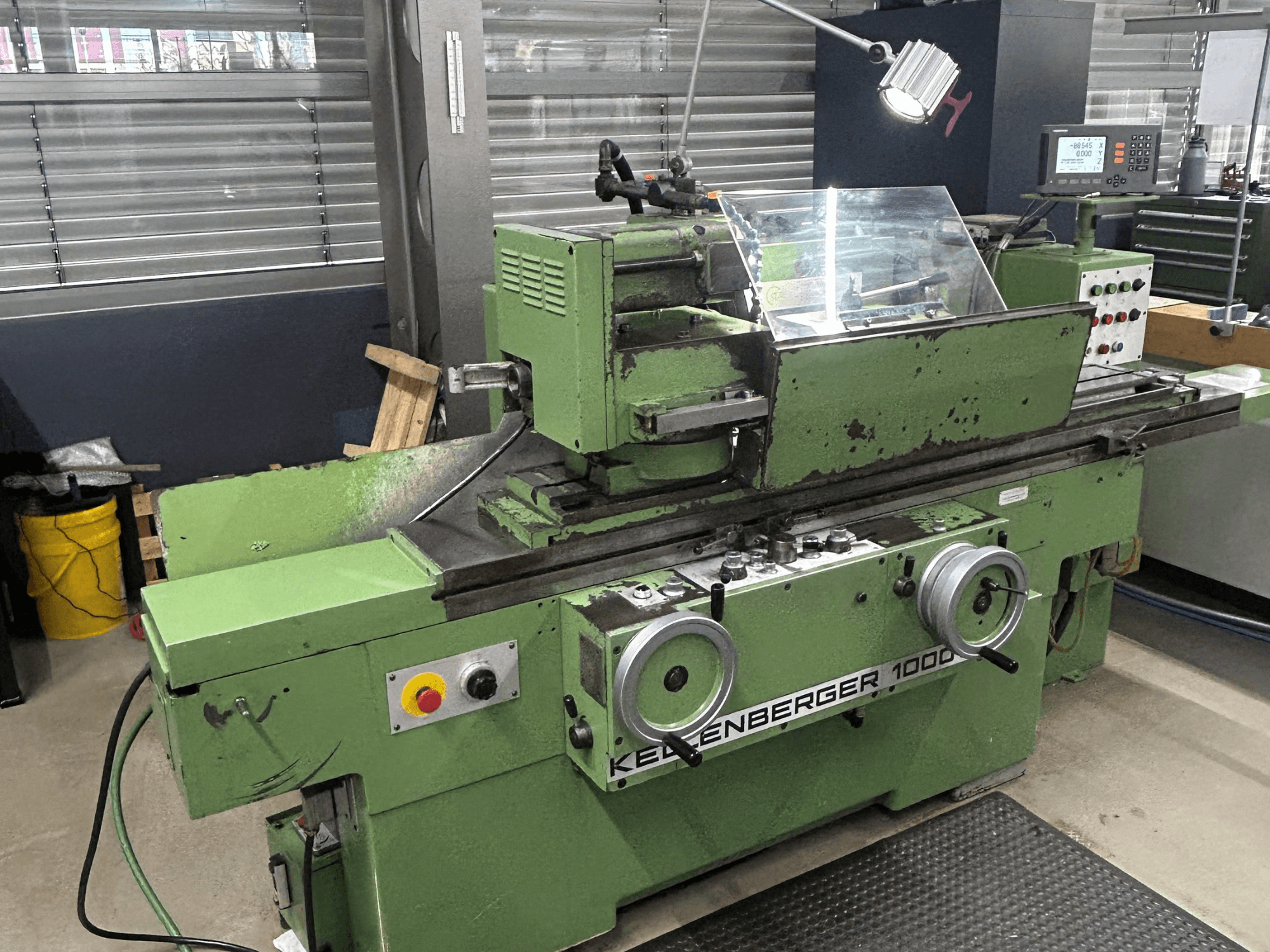 KELLENBERGER 1000U Rundschleifmaschine, Vorderansicht, mit sichtbarem Bedienfeld und Schleifscheibe.