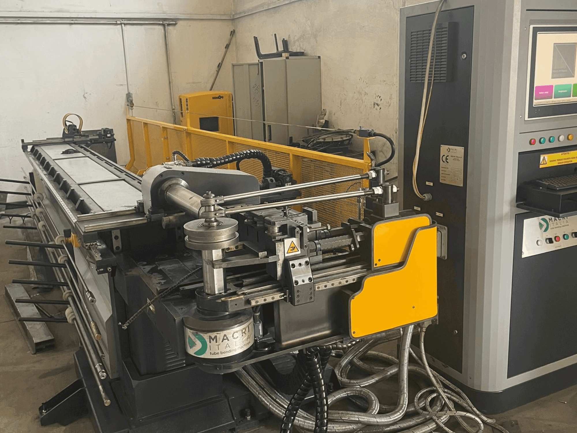 Frontansicht der MACRI PROVAR 6-45 U-D Maschine