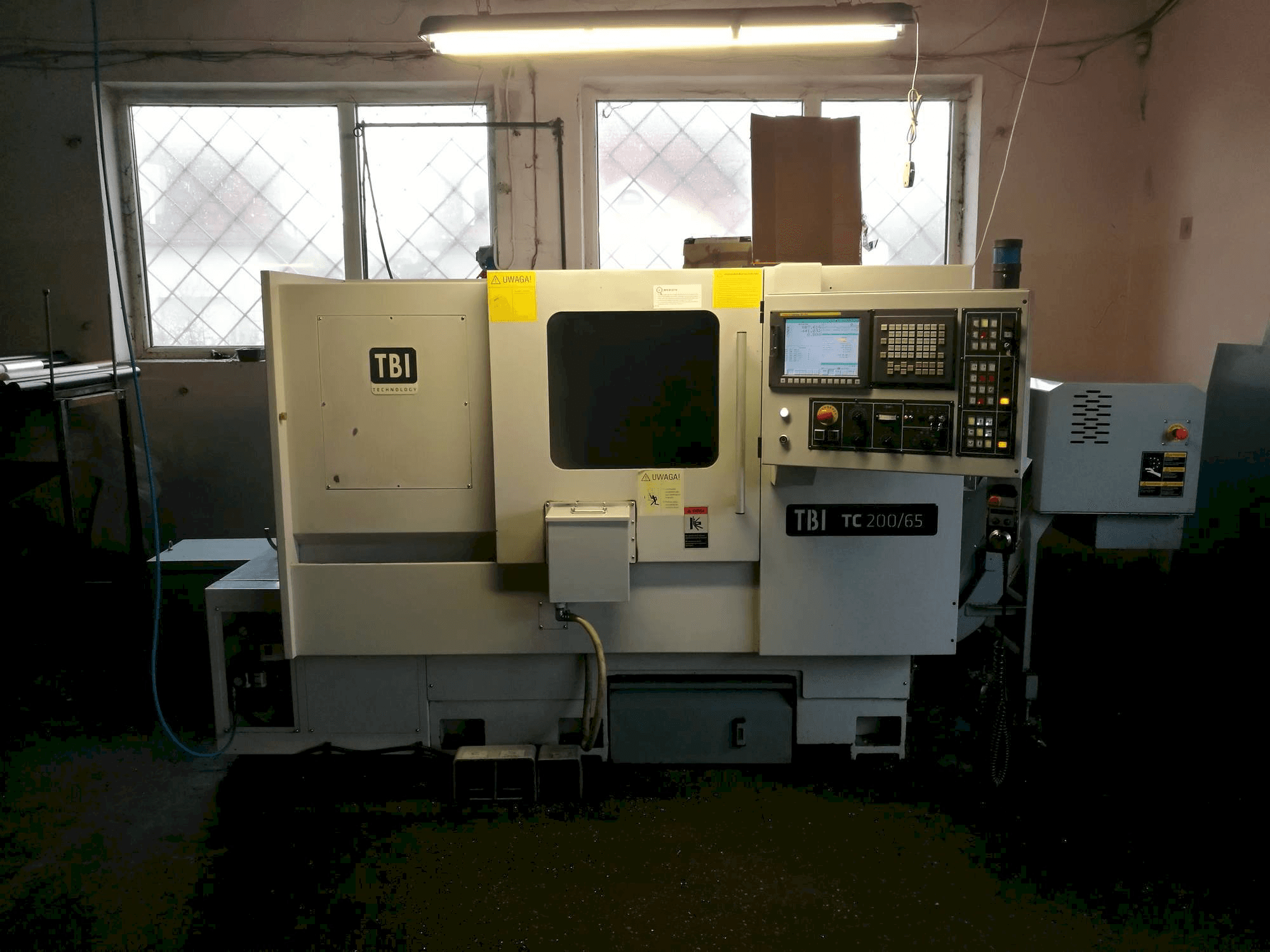 Frontansicht der TBI TC 200-65MC Maschine