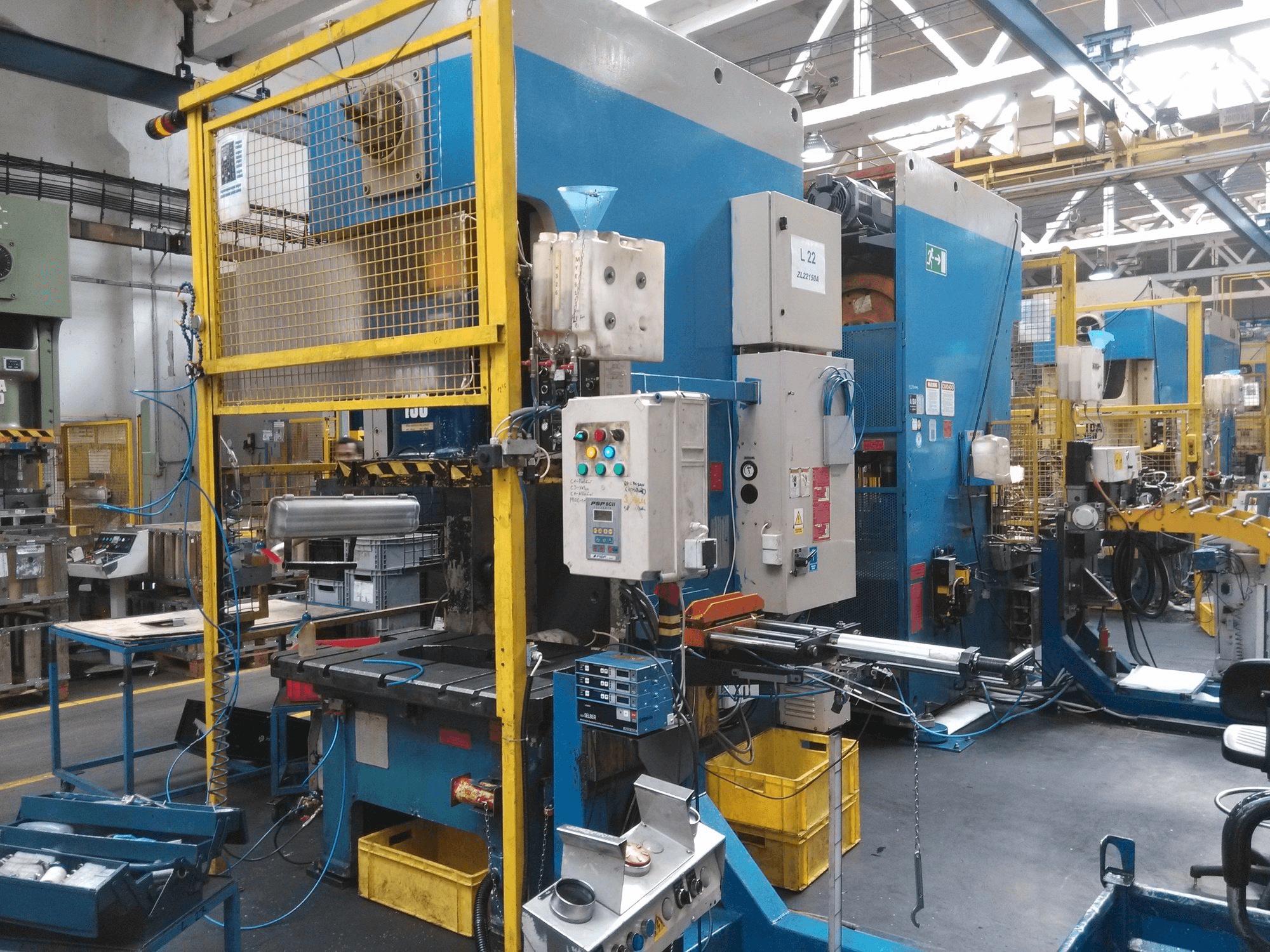 Frontansicht der AIDA NC 1-150 Maschine