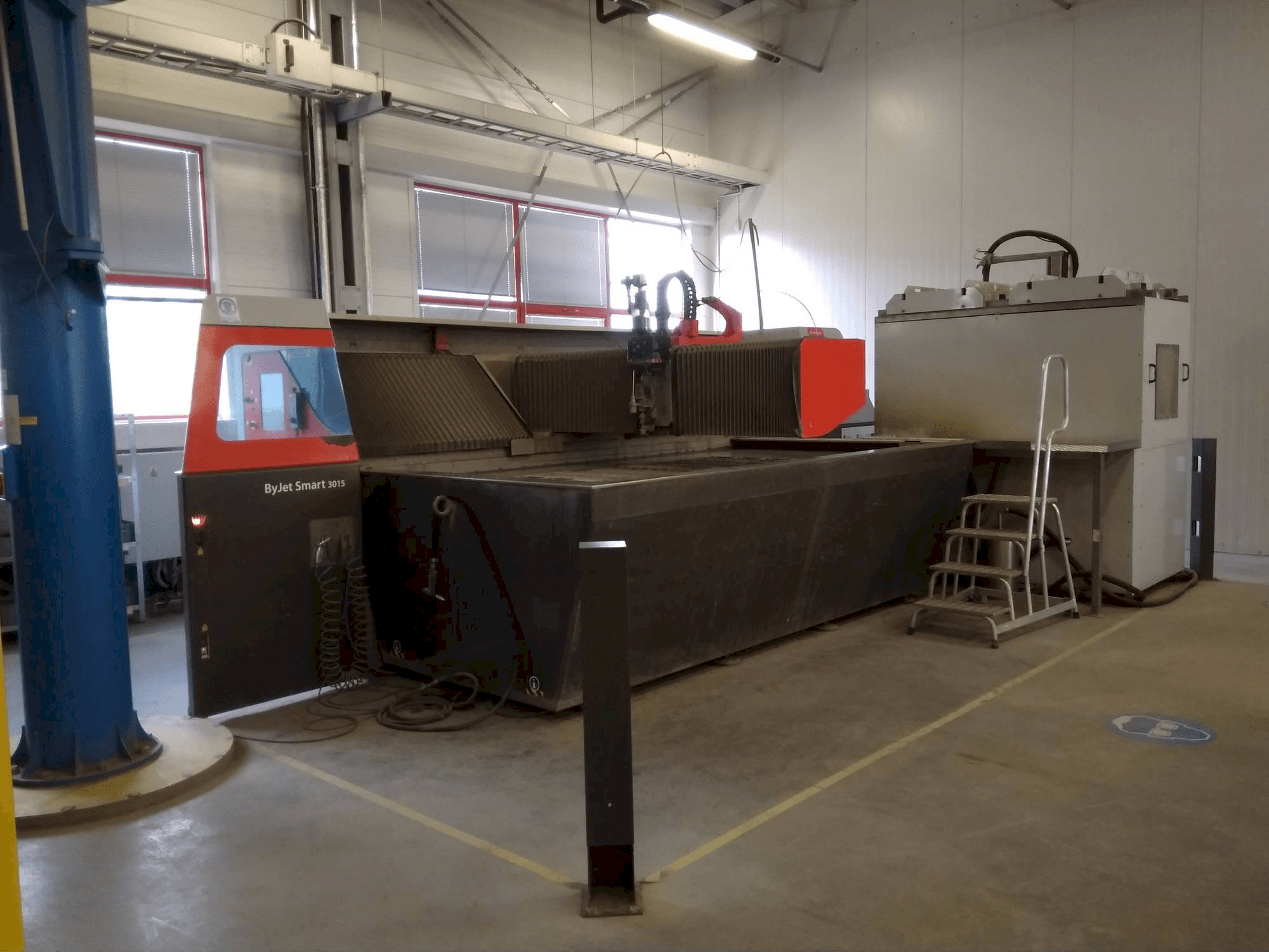 Frontansicht der Bystronic ByJet Smart 3015 Maschine