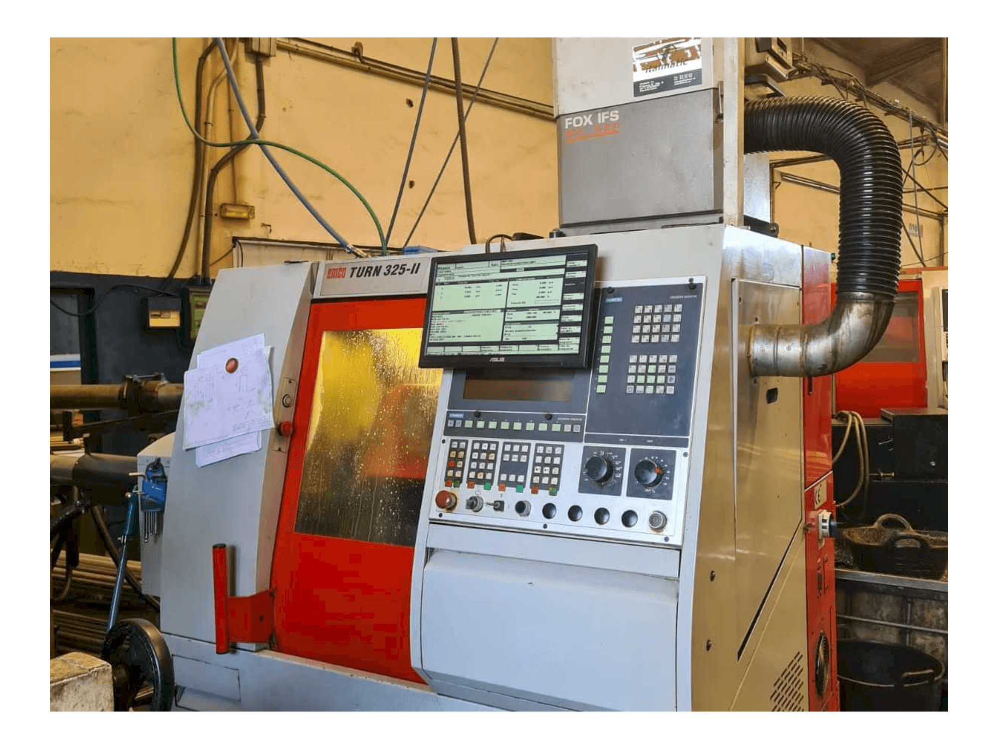 Frontansicht der EMCO Turn 325-II Maschine