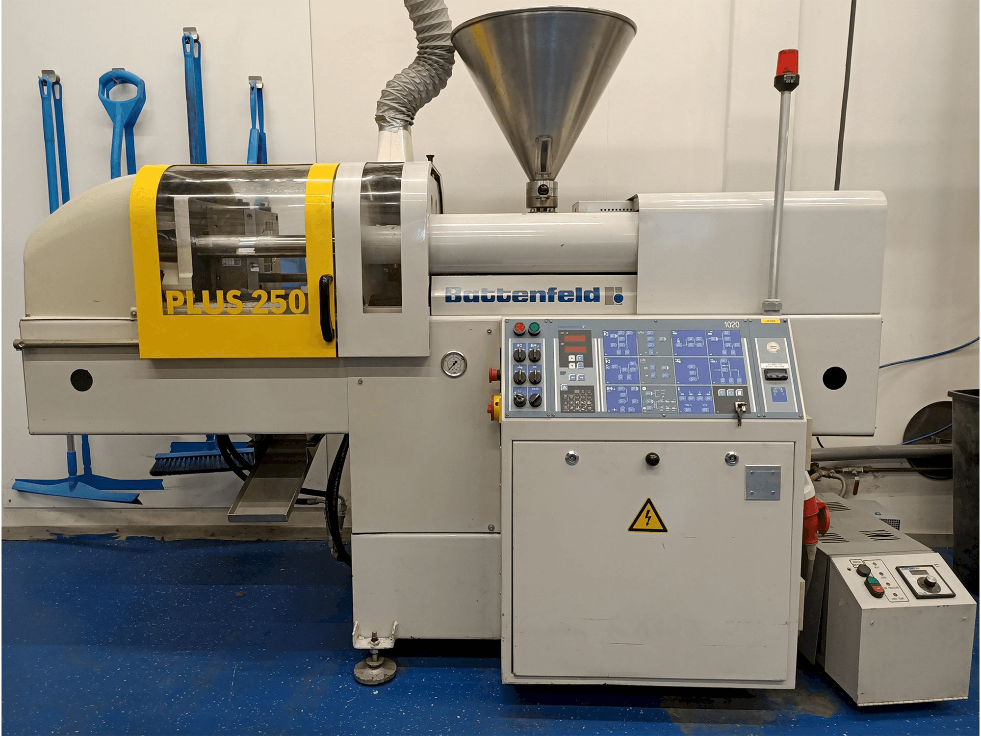 Frontansicht der Battenfeld PLUS 250/50 Maschine