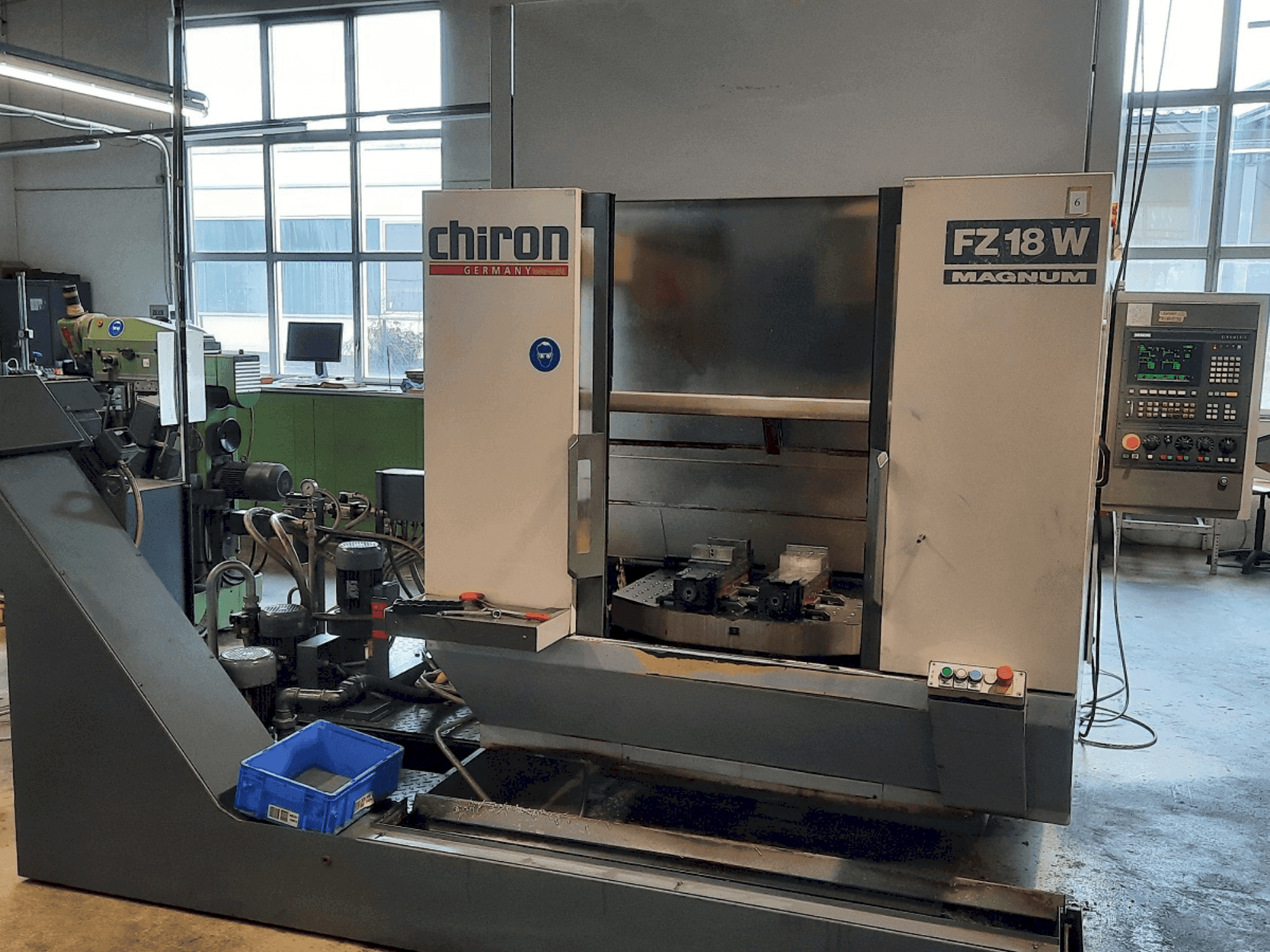 Frontansicht der CHIRON FZ 18 W Maschine