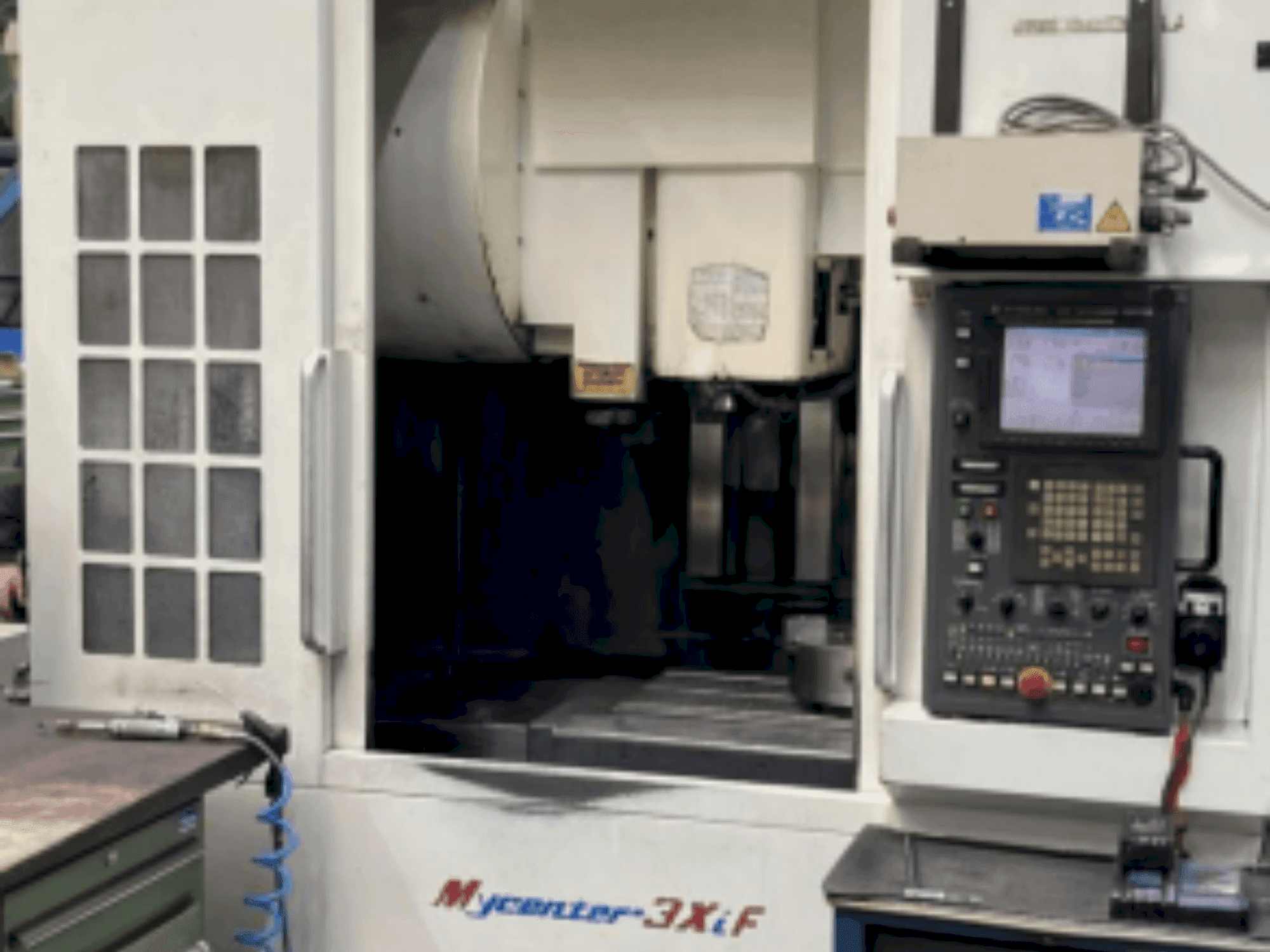 Frontansicht der Kitamura 3XiF Maschine