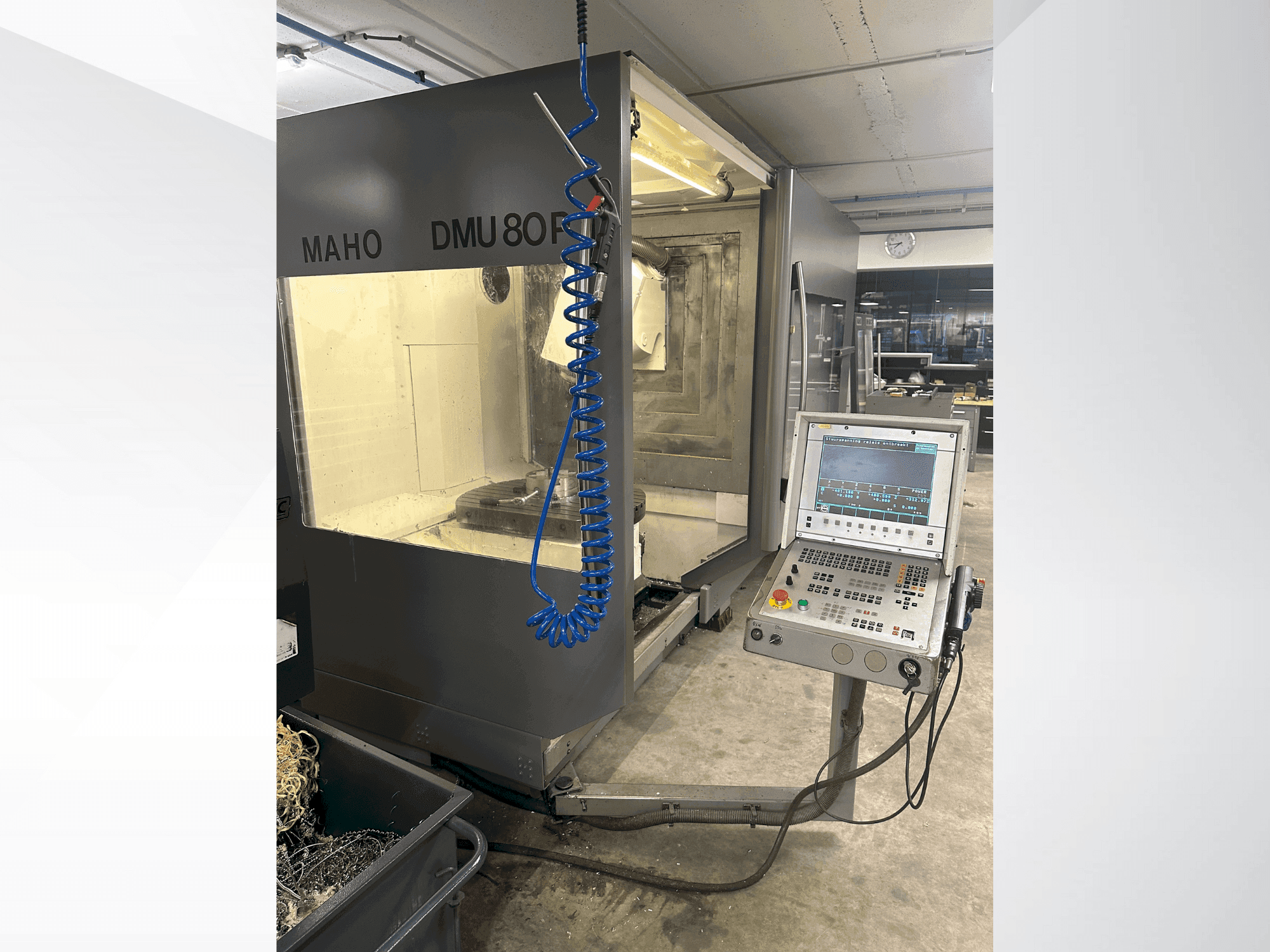 Frontansicht der DECKEL MAHO DMU 80P Maschine