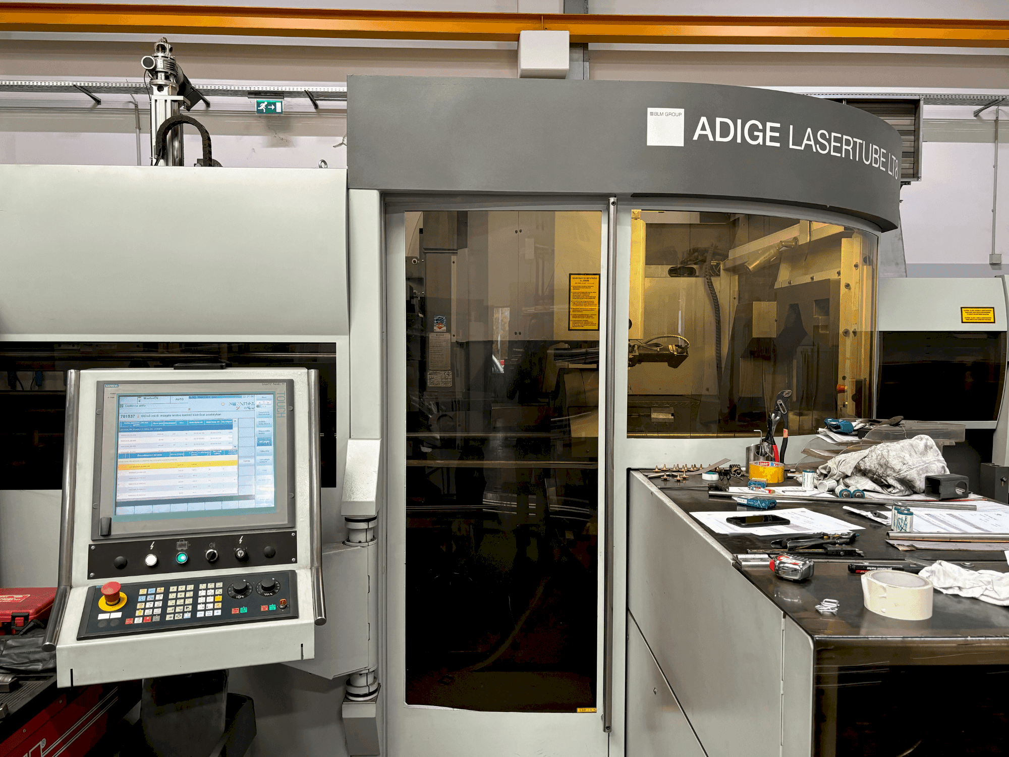 Frontansicht der ADIGE LT8 Maschine
