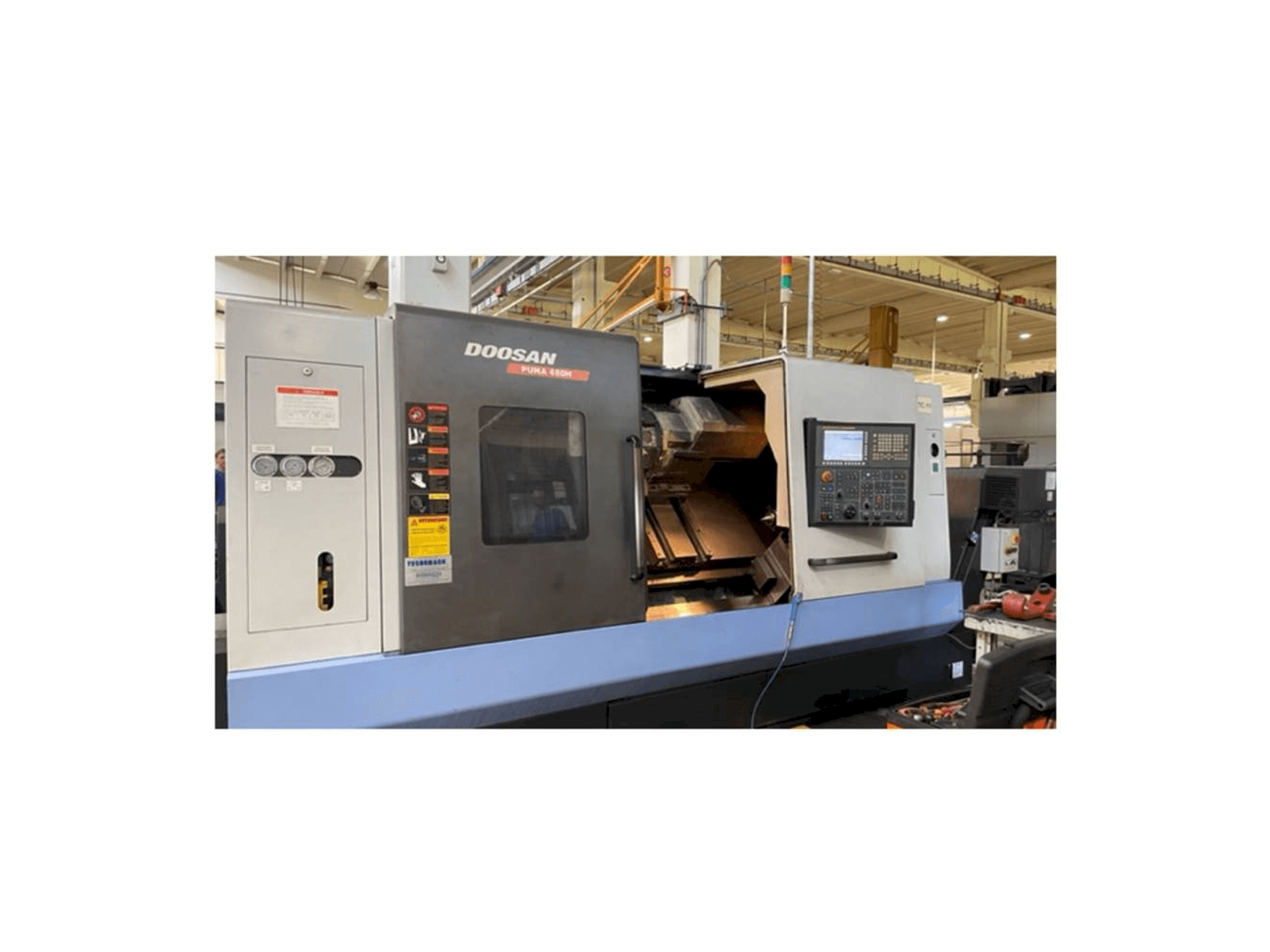 Frontansicht der Doosan PUMA 480 MB Maschine