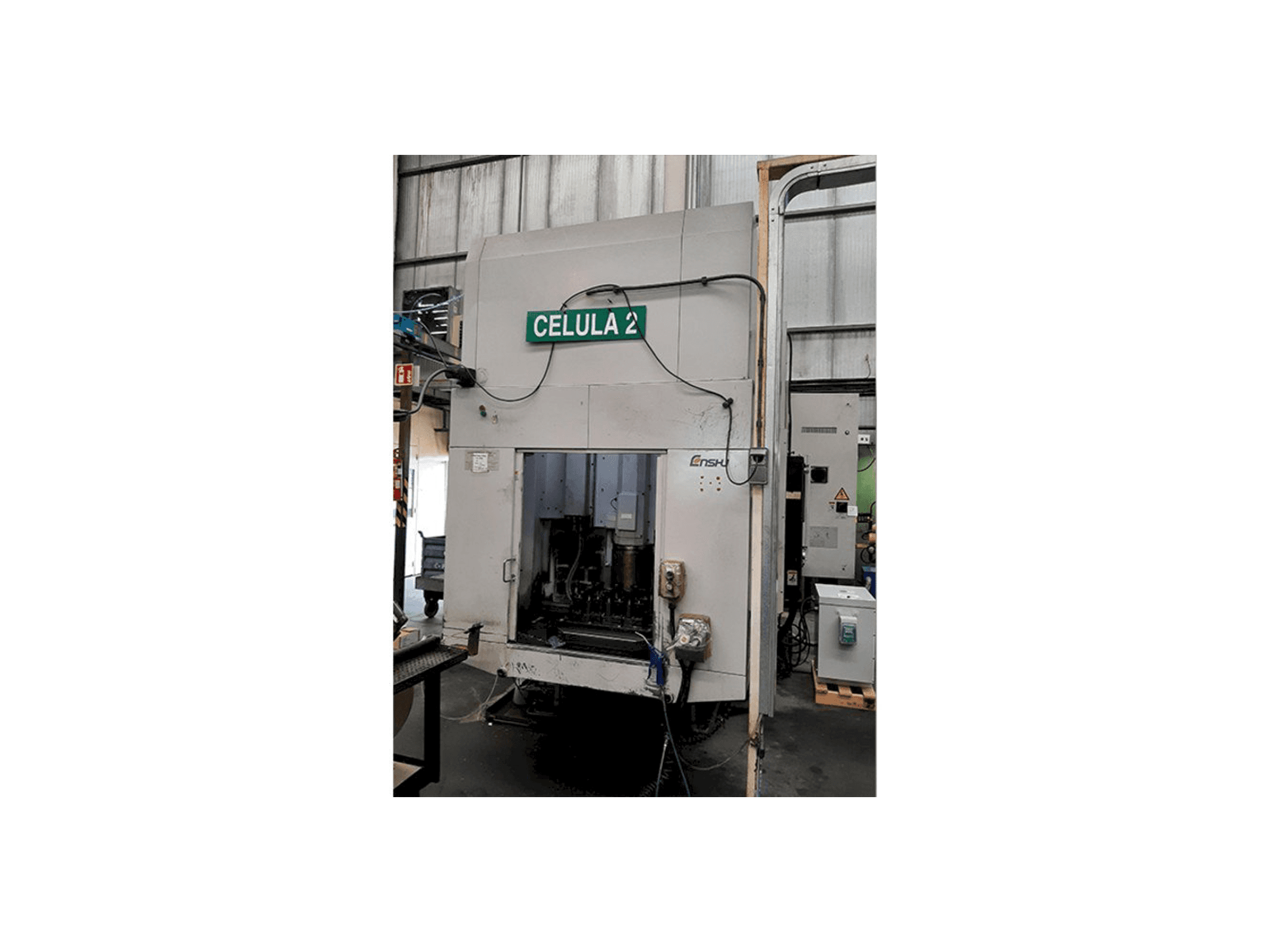 Frontansicht der Enshu EV-450 Maschine