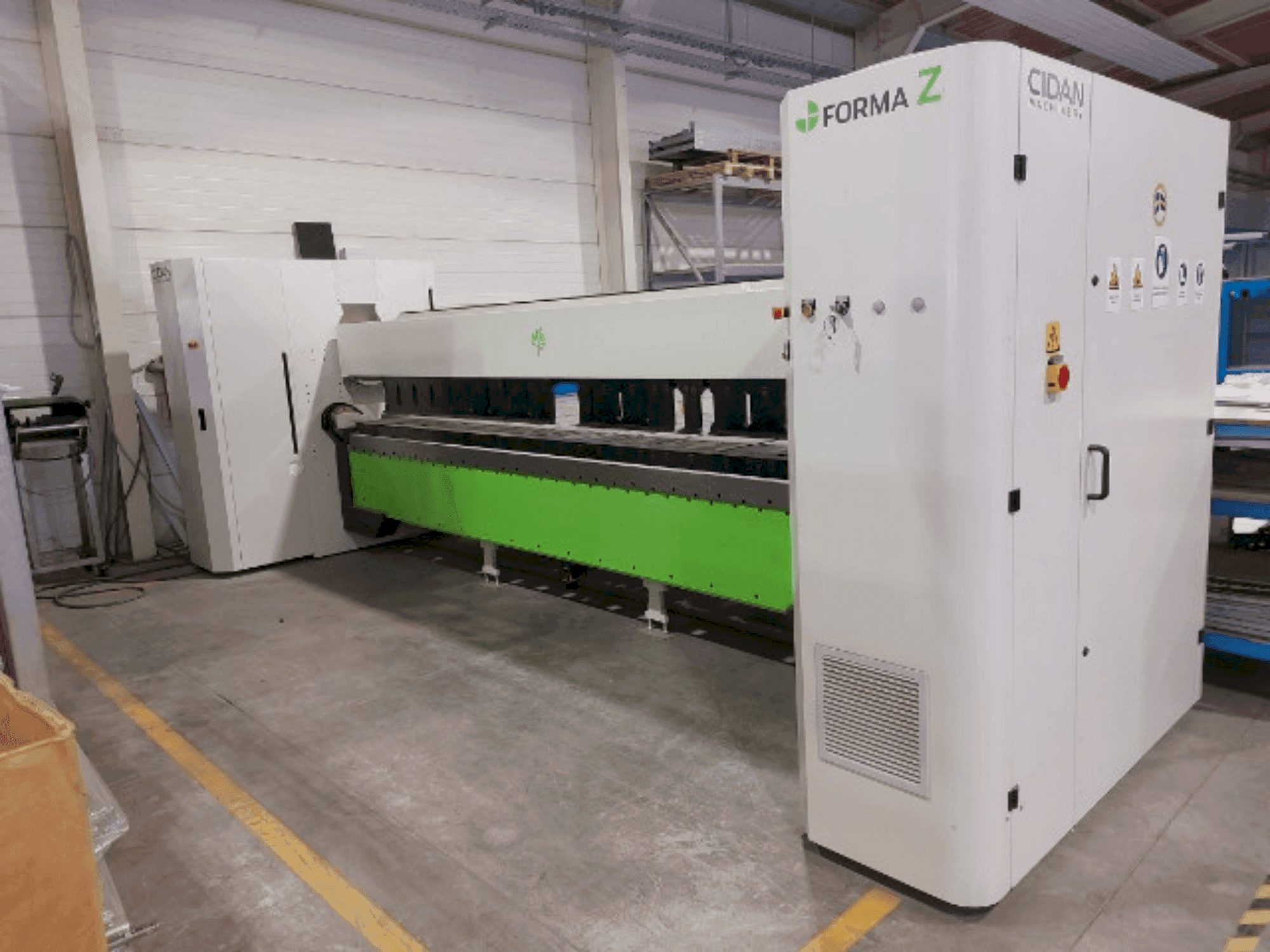 Frontansicht der CIDAN FORMA Z 40 Maschine