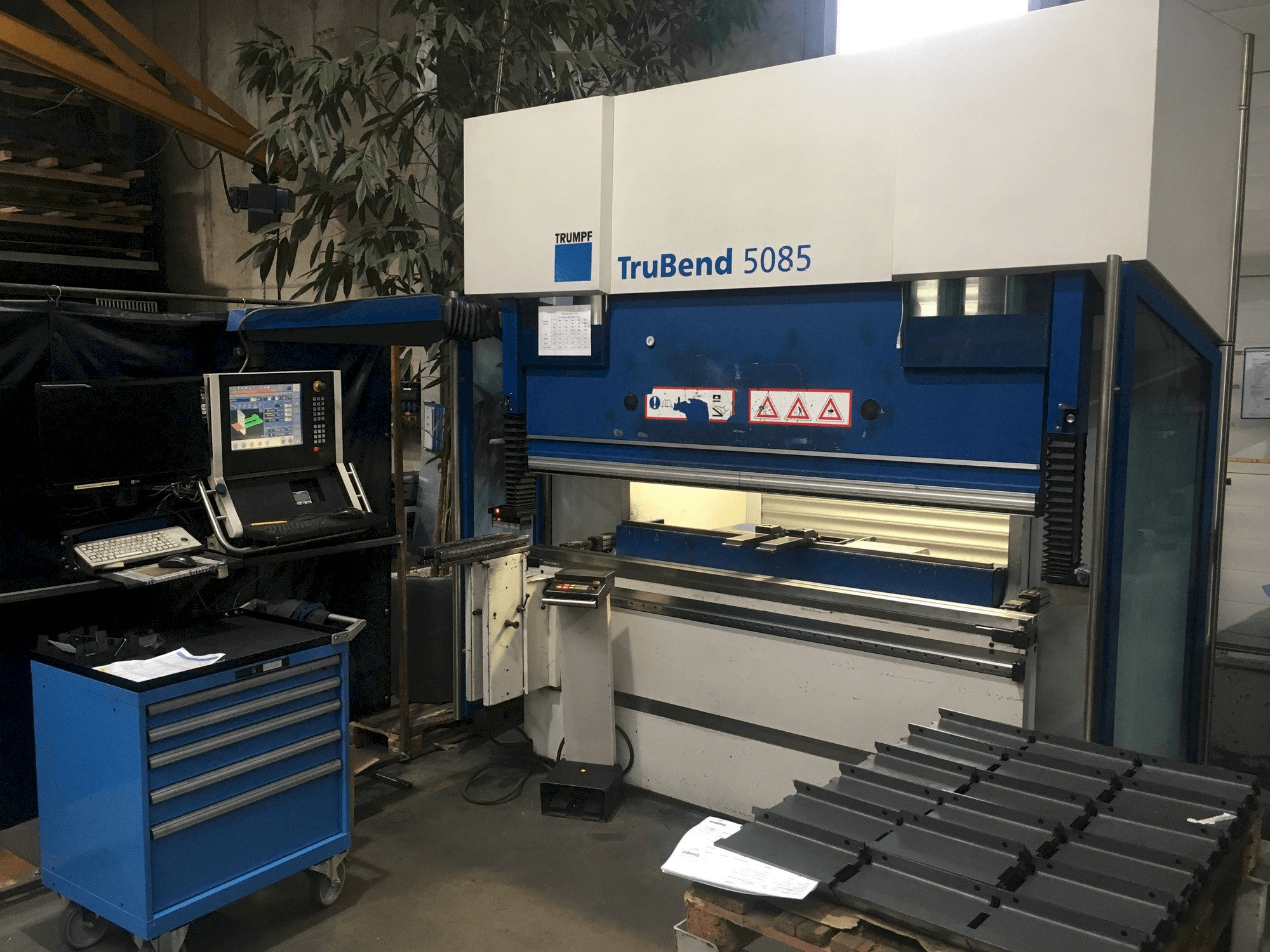 Rechte Ansicht der Trumpf TruBend 5085X Maschine