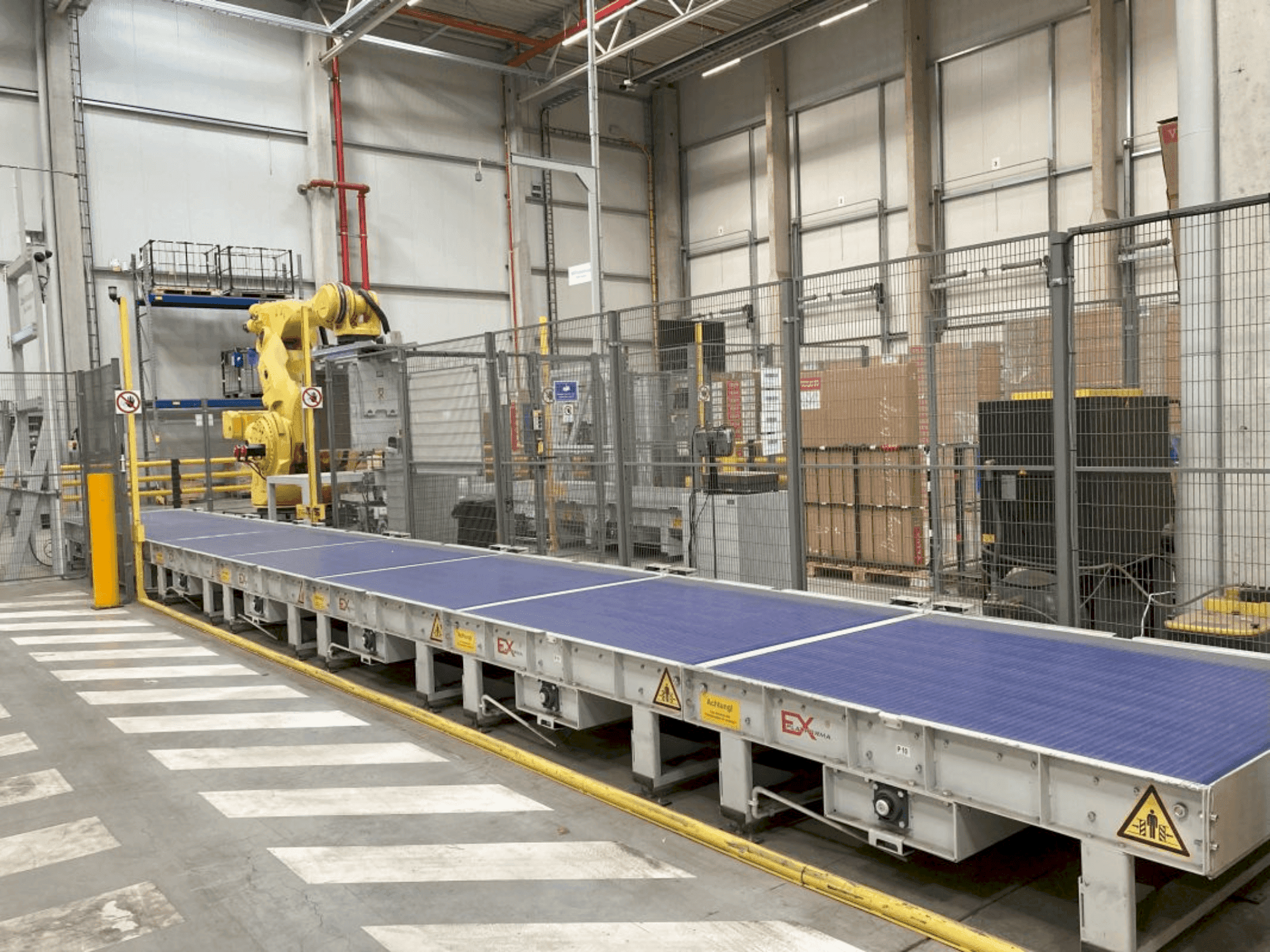 Frontansicht der FANUC M-2000iA/1700L Maschine