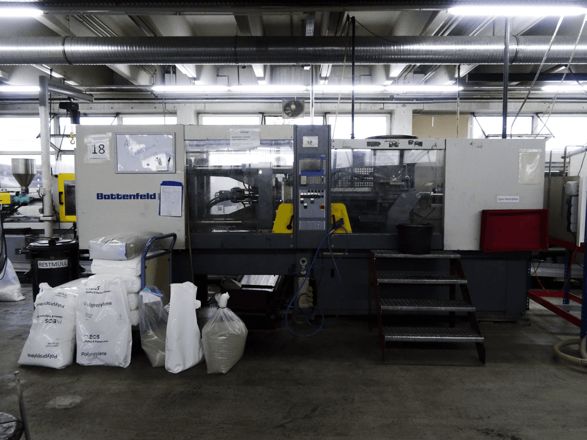 Frontansicht der Battenfeld BA 1500/630 BK Maschine