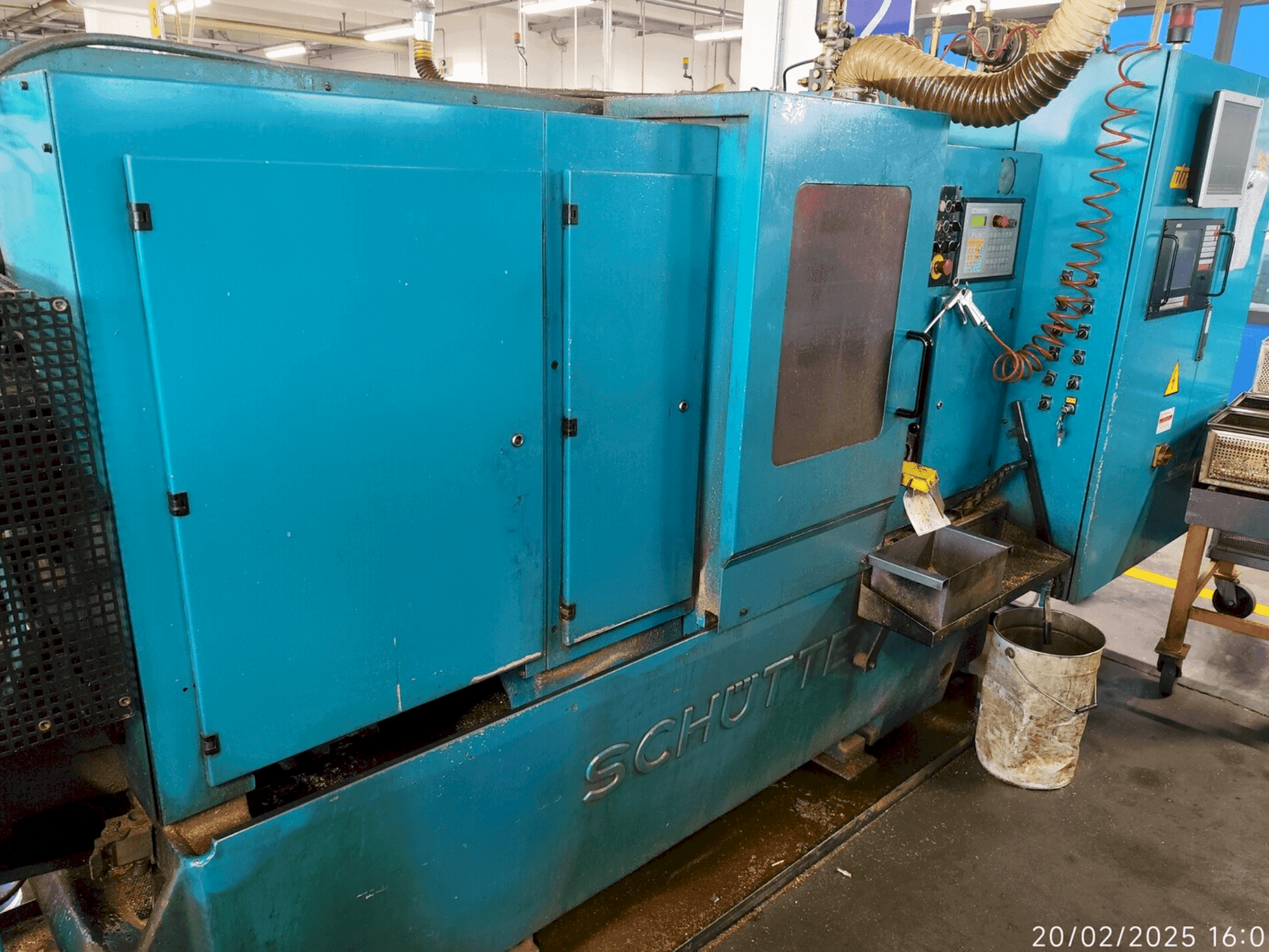 Frontansicht der Schütte SE16 Maschine