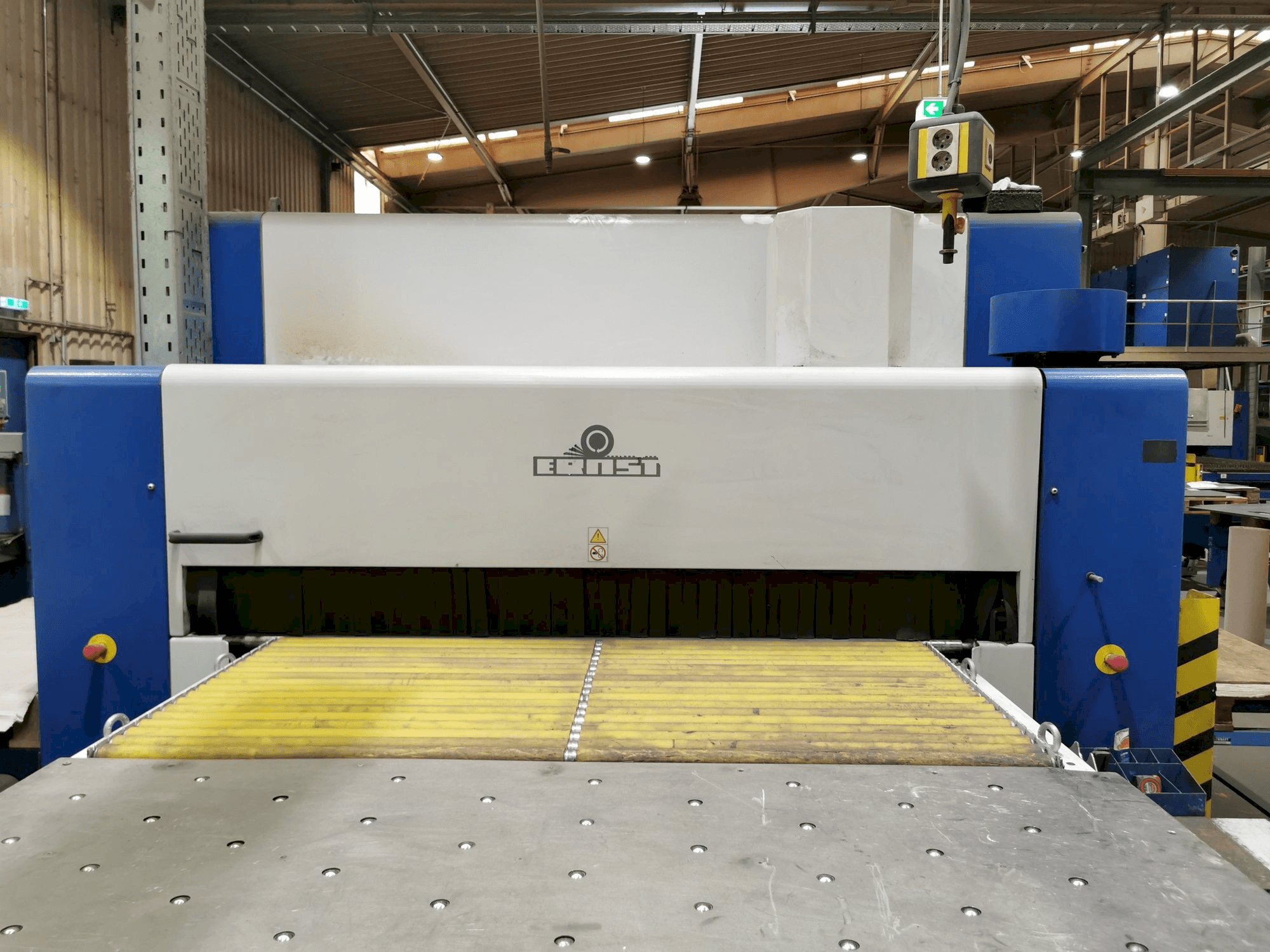 Frontansicht der ERNST Neptun EBS Maschine