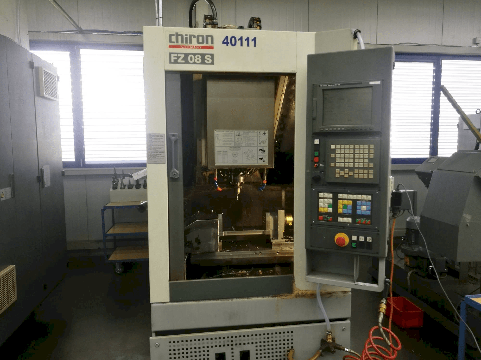 Frontansicht der CHIRON FZ08S Maschine