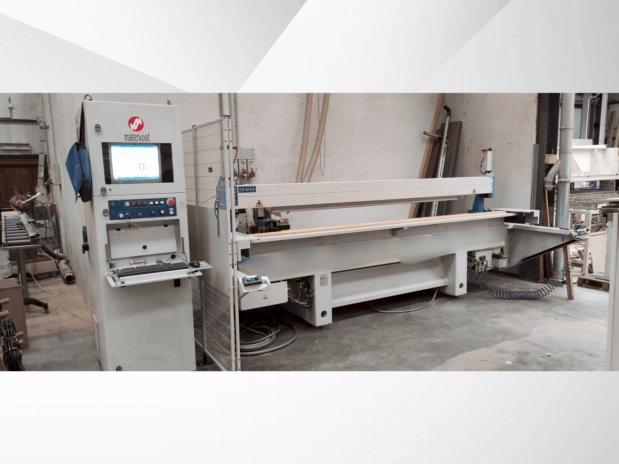Frontansicht der MASTERWOOD OM B1 CN3KF Maschine