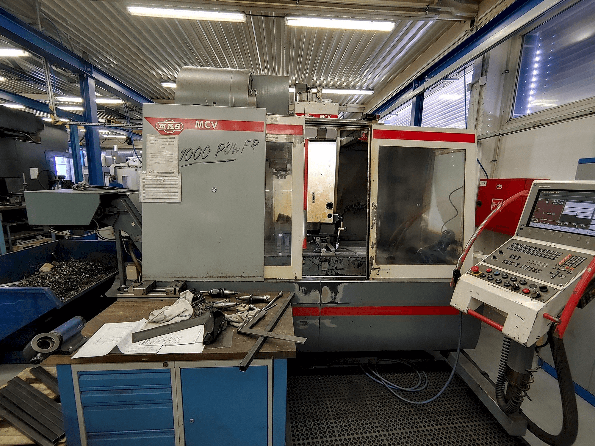 Frontansicht der KOVOSVIT MAS MCV 1000 Power Maschine