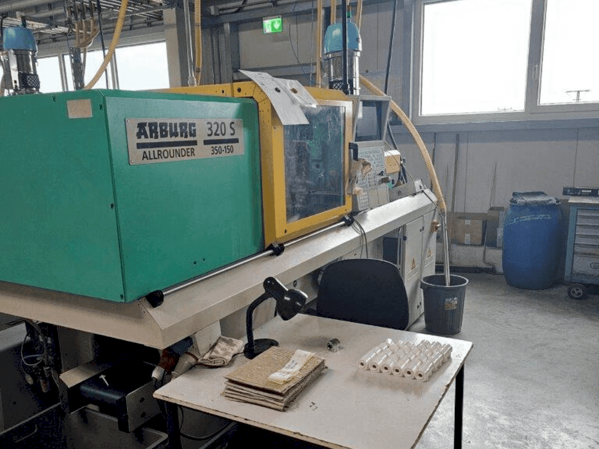 Frontansicht der Arburg 320 S 350-150 Maschine