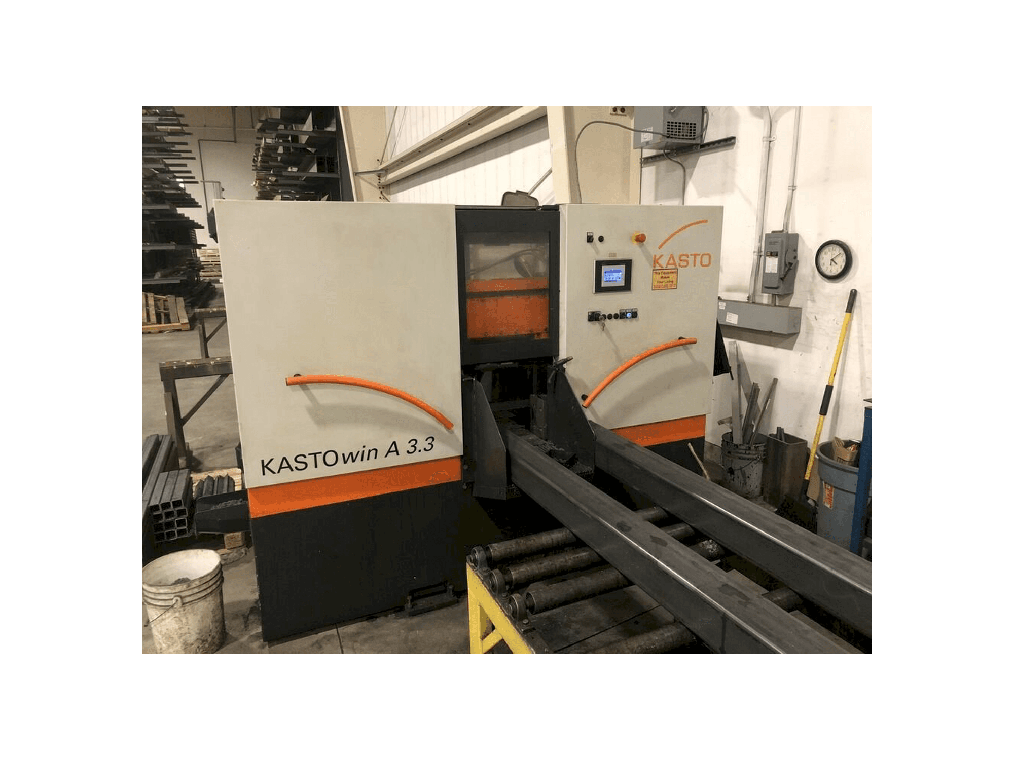 Frontansicht der KASTO win A 3.3 Maschine