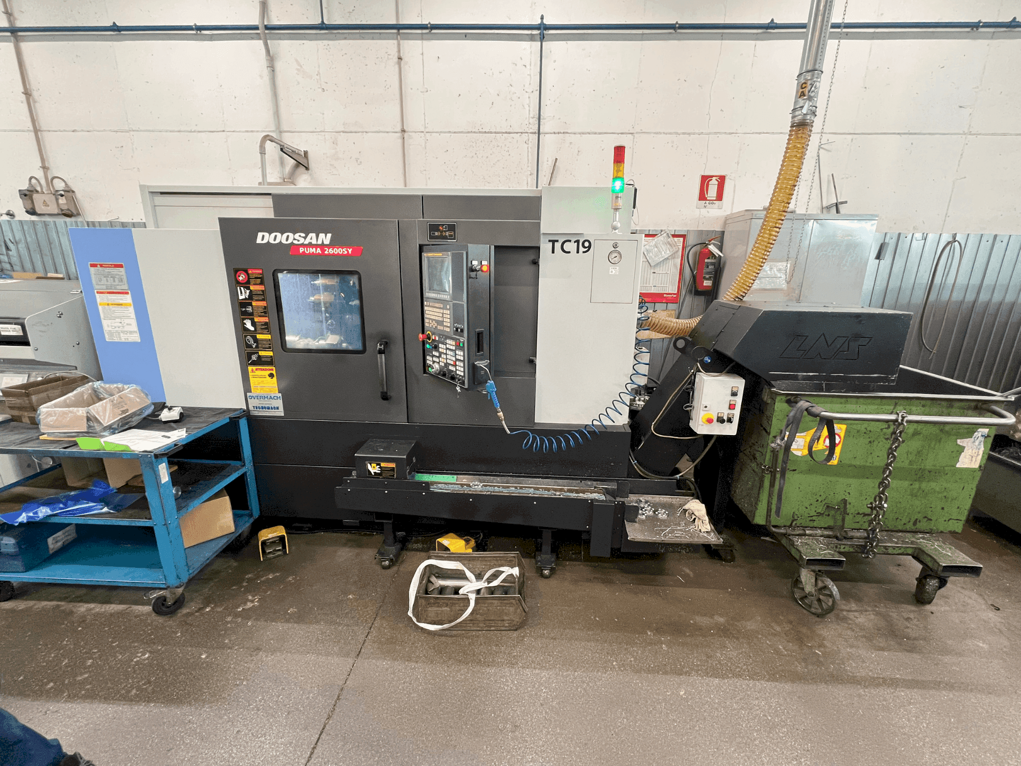 Frontansicht der DOOSAN 2600 SY Maschine