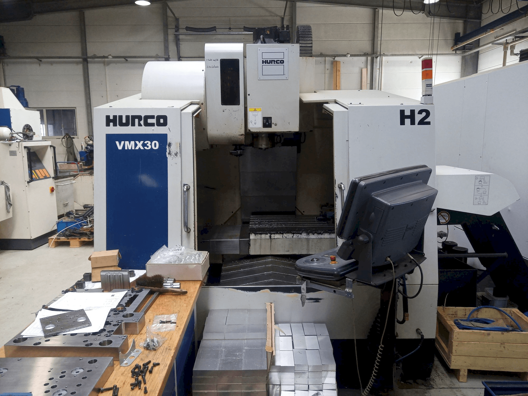 Frontansicht der Hurco VMX30 Maschine