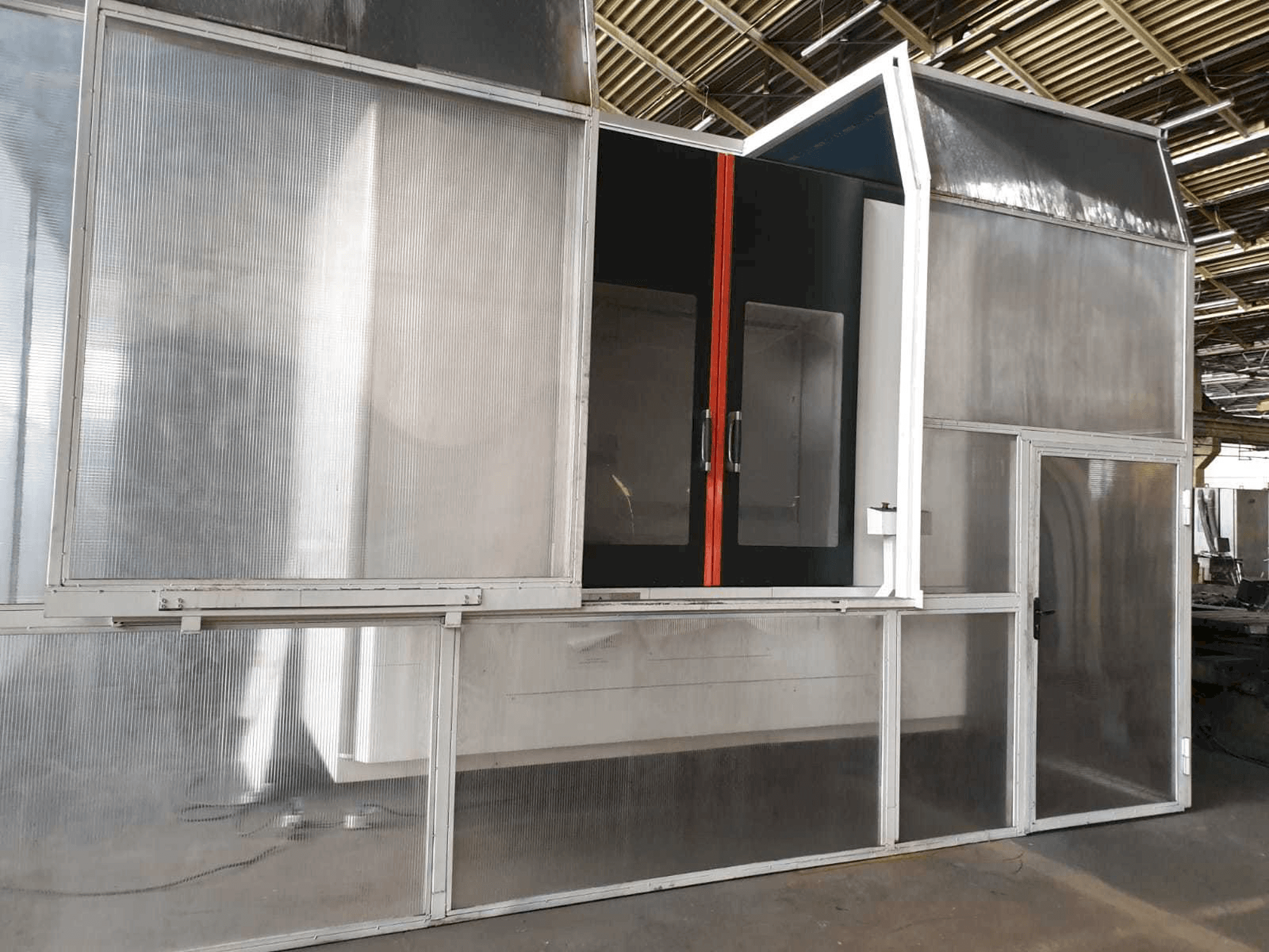 Frontansicht der Mazak HCN 8800-II Nexus Maschine