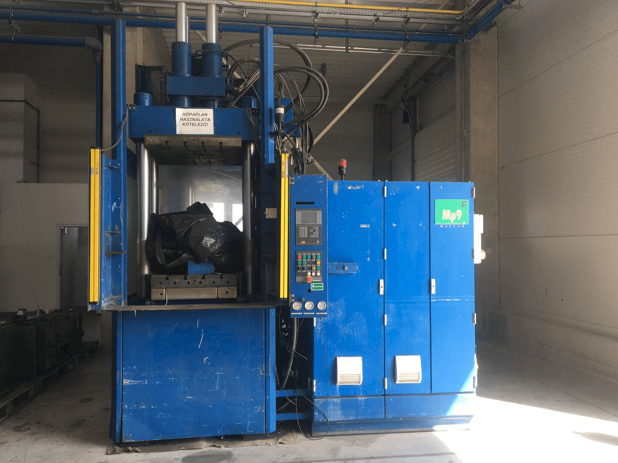 Frontansicht der MAPLAN MTF 750/300 Maschine