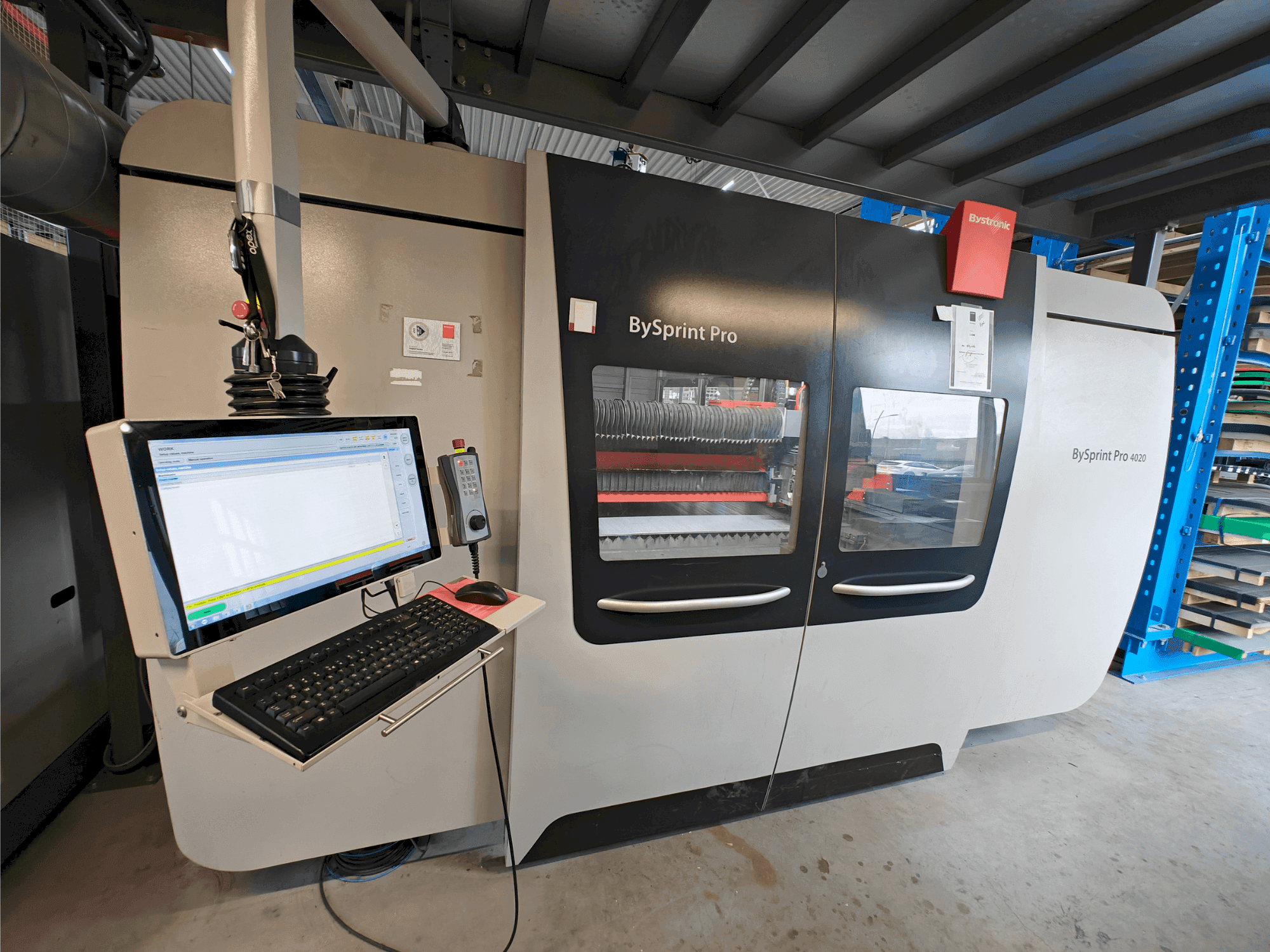 Frontansicht der Bystronic Bysprint Pro 4020 Maschine