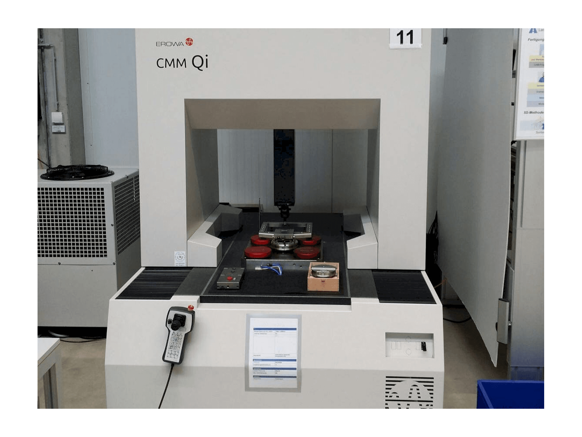 Frontansicht der EROWA CMM Qi Maschine